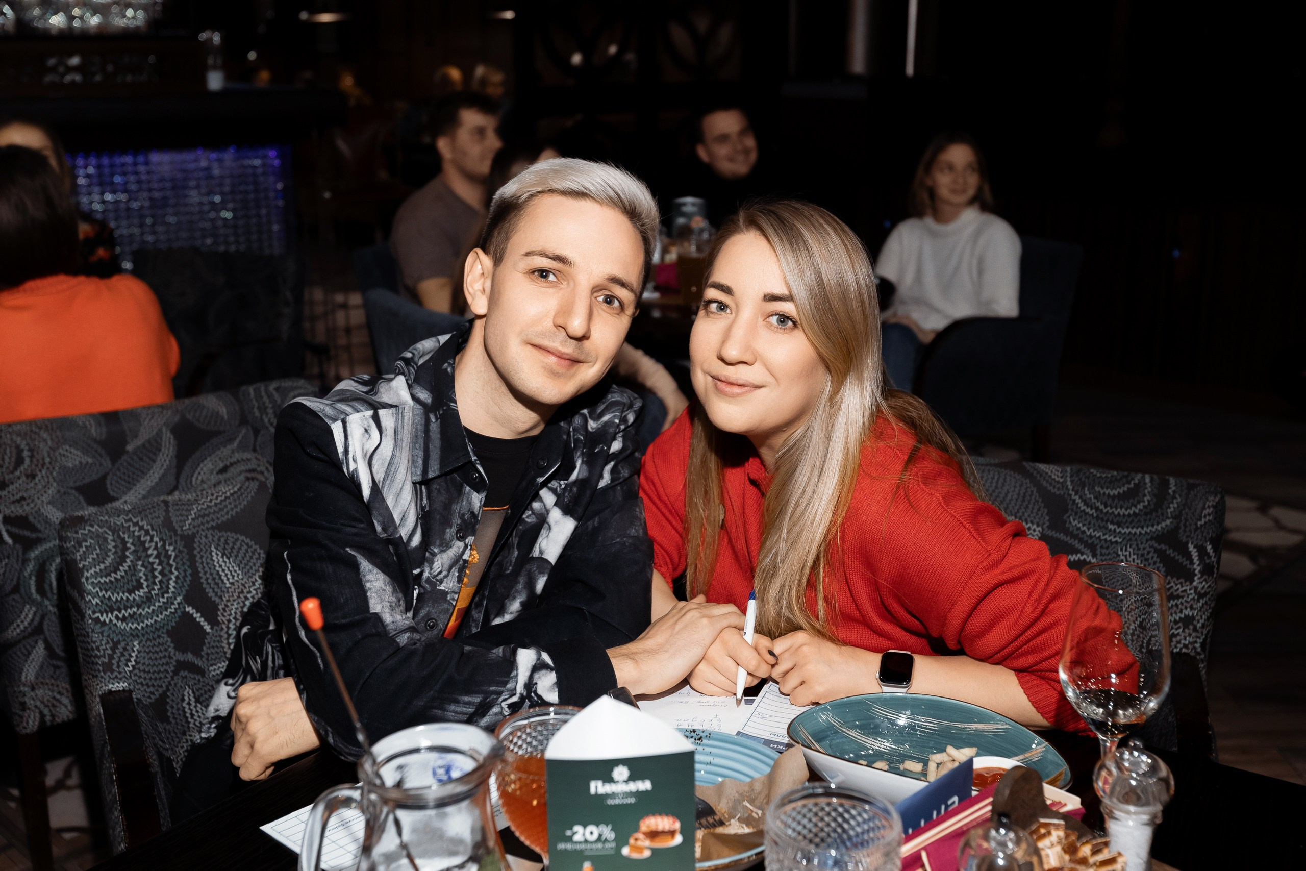 Репортажная фотосъемка квиз-шоу ЛИГА ИНДИГО в ресторане Пахвала. Фотограф в Санкт-Петербурге — Сергей Петров