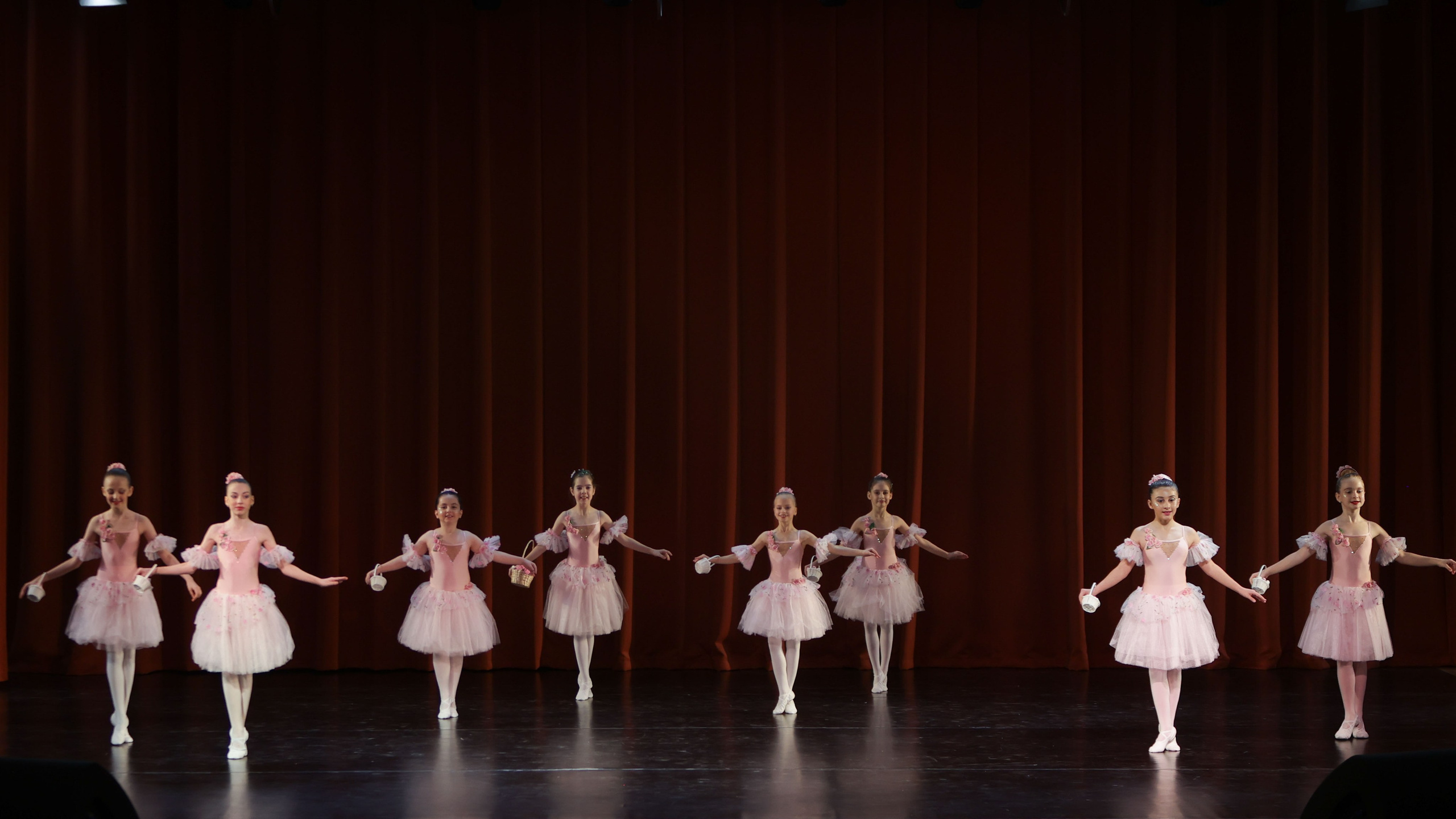 Фестиваль хореографического искусства «КУБОК ЛЕГЕНДЫ — 2025». Выпускные альбомы и школьный фотограф в Подольске, Троицке, Щербинке, Москве и Московской области