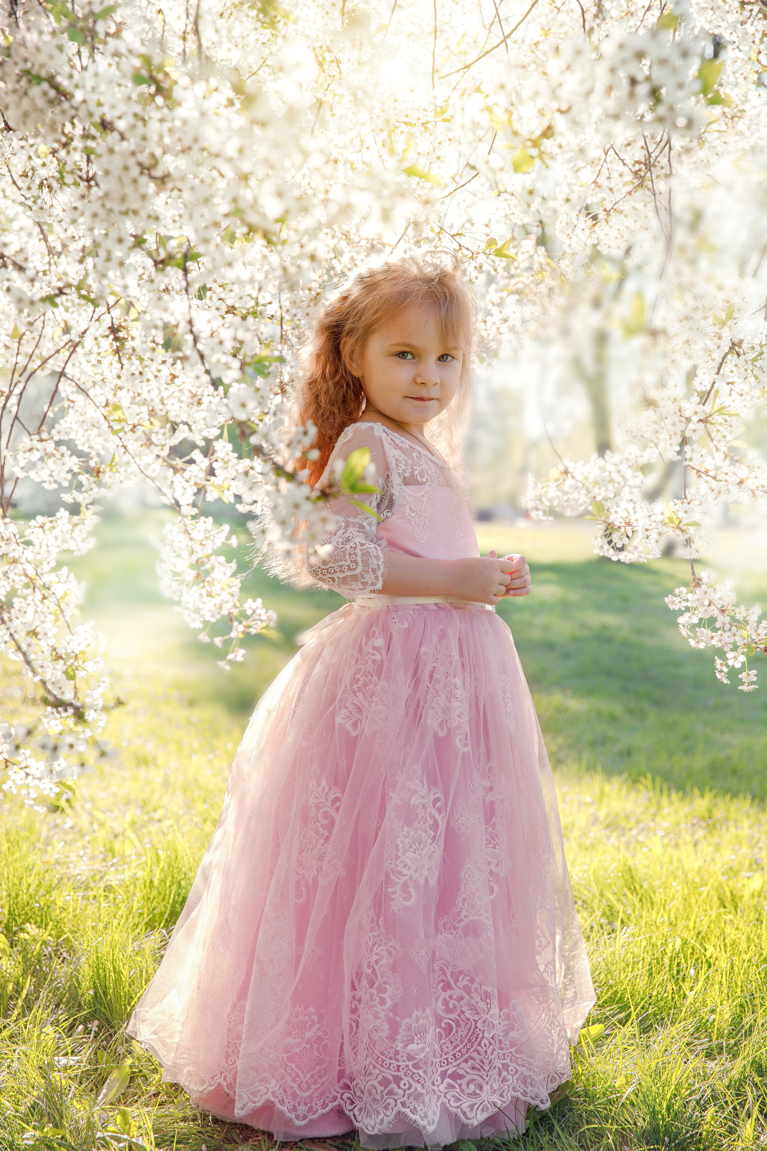 Детская фотосессия в цветущих парках Москвы