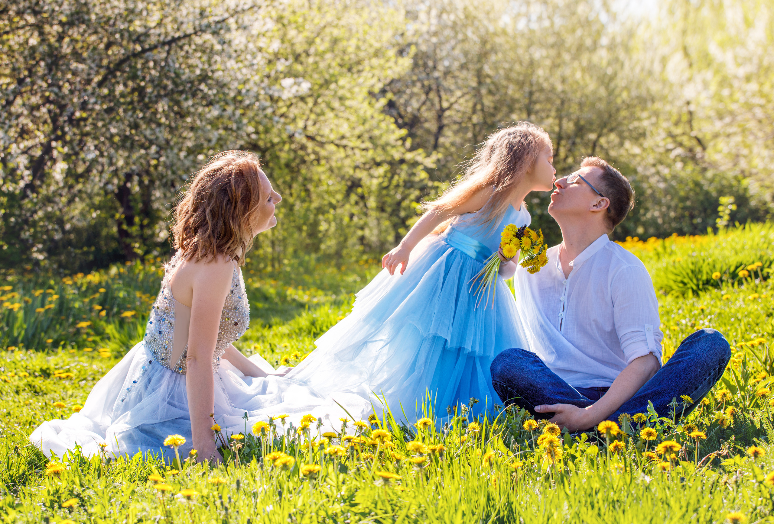 Семейная фотосессия в парке на природе