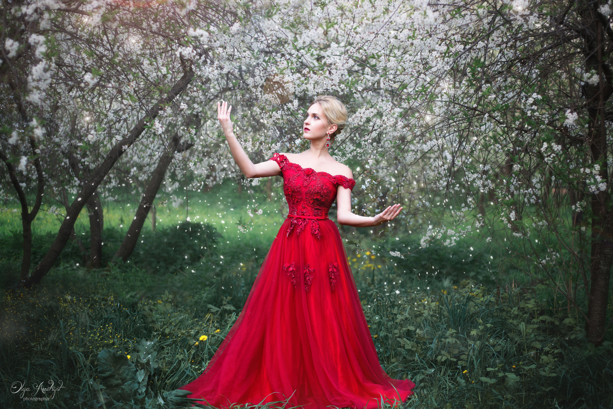 Фотосессия все включено на природе в Москве в цветущем парке