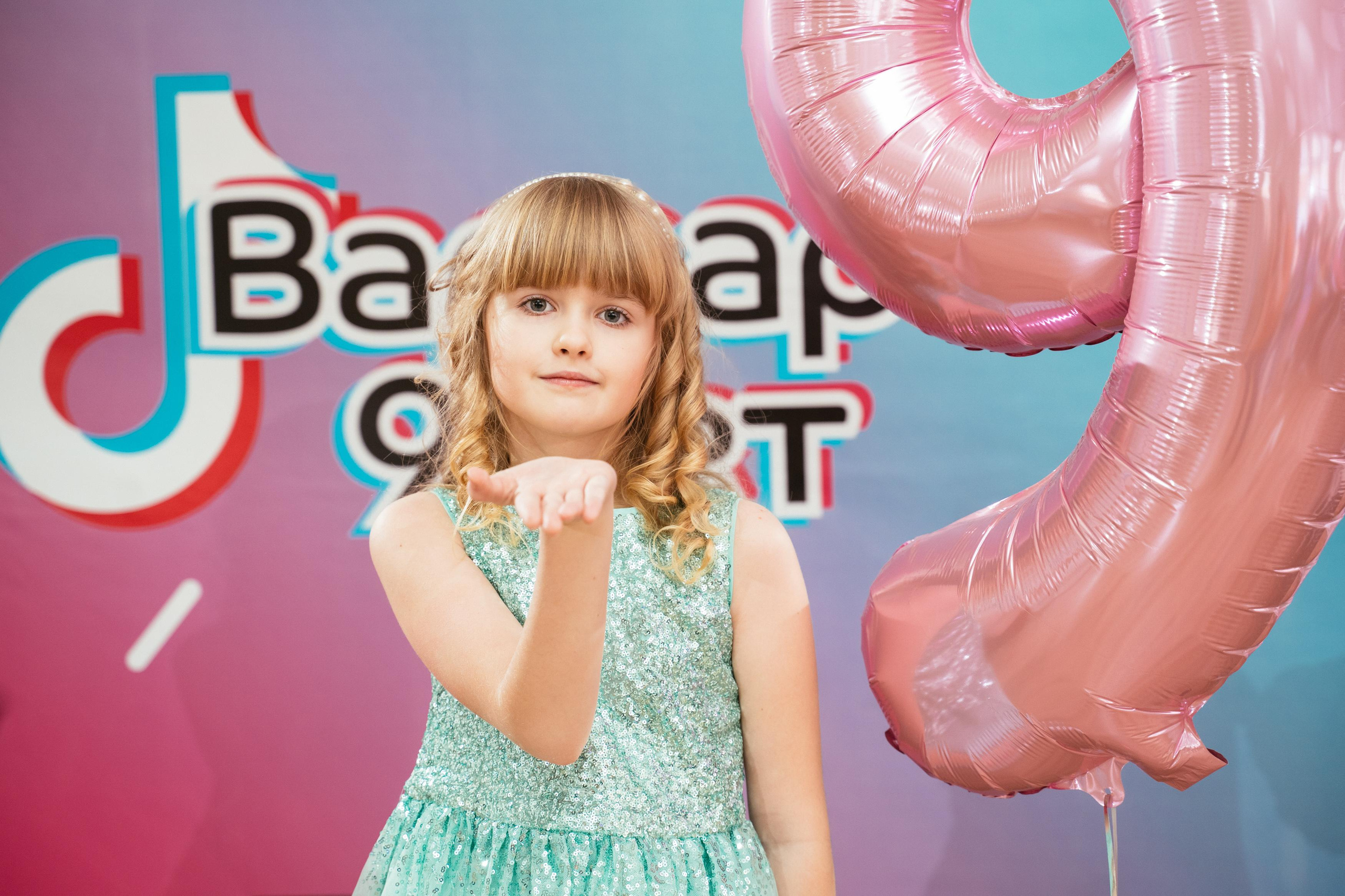 Тик-ток вечеринка для Варвары. Выпускные альбомы для детского сада и школы в Красноярске Мария Русяев