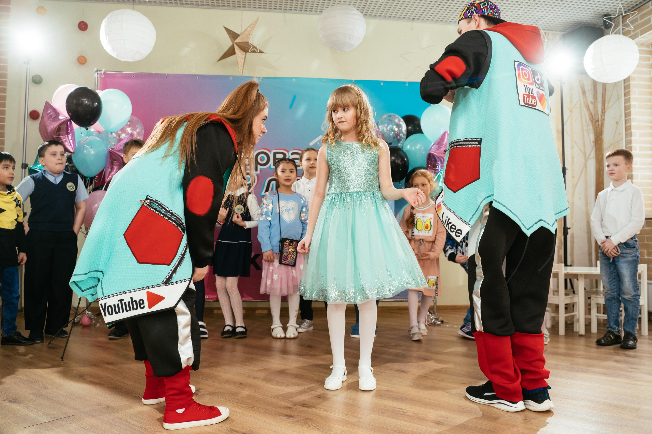 Тик-ток вечеринка для Варвары. Выпускные альбомы для детского сада и школы в Красноярске Мария Русяев