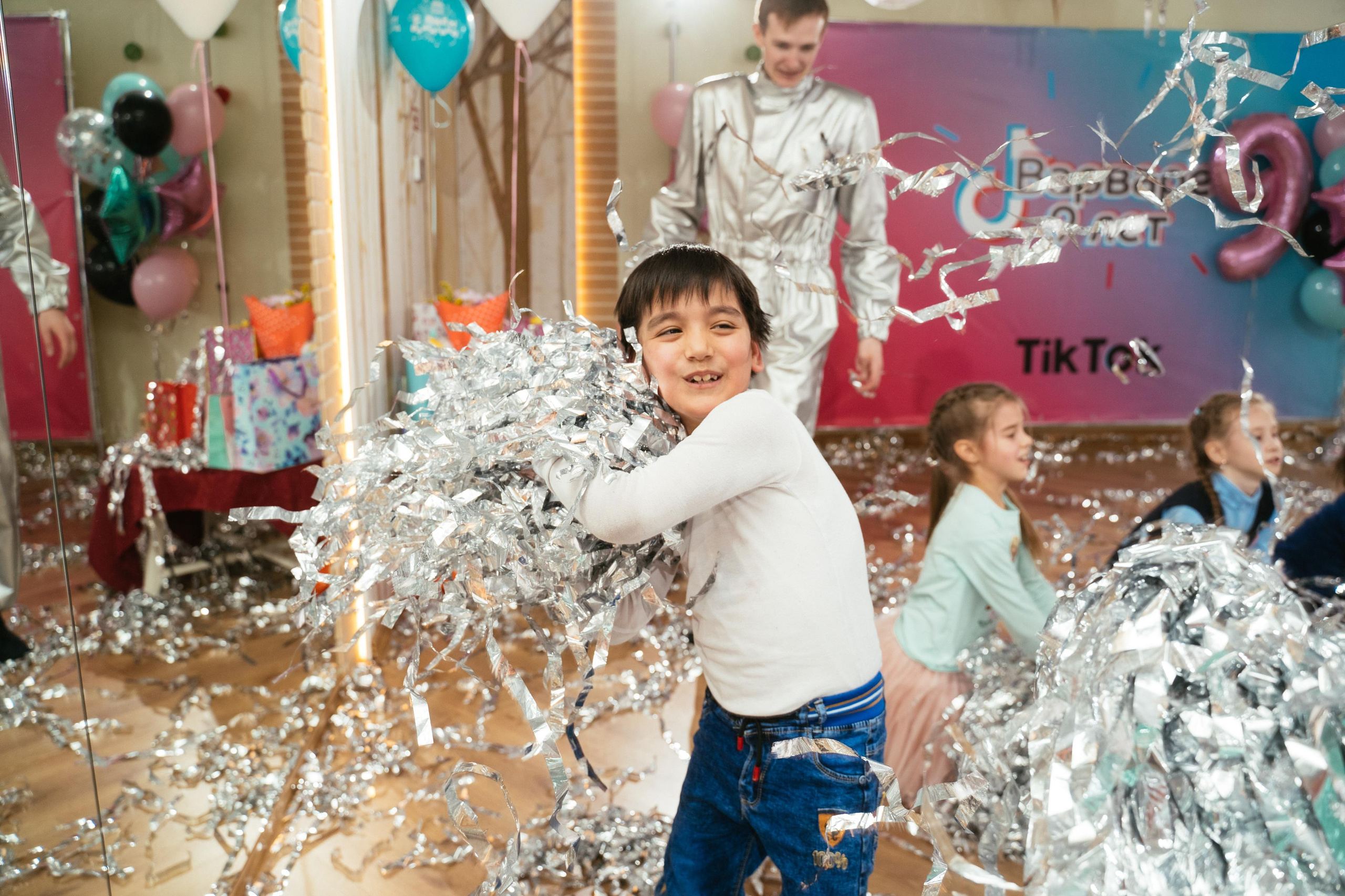 Тик-ток вечеринка для Варвары. Выпускные альбомы для детского сада и школы в Красноярске Мария Русяев
