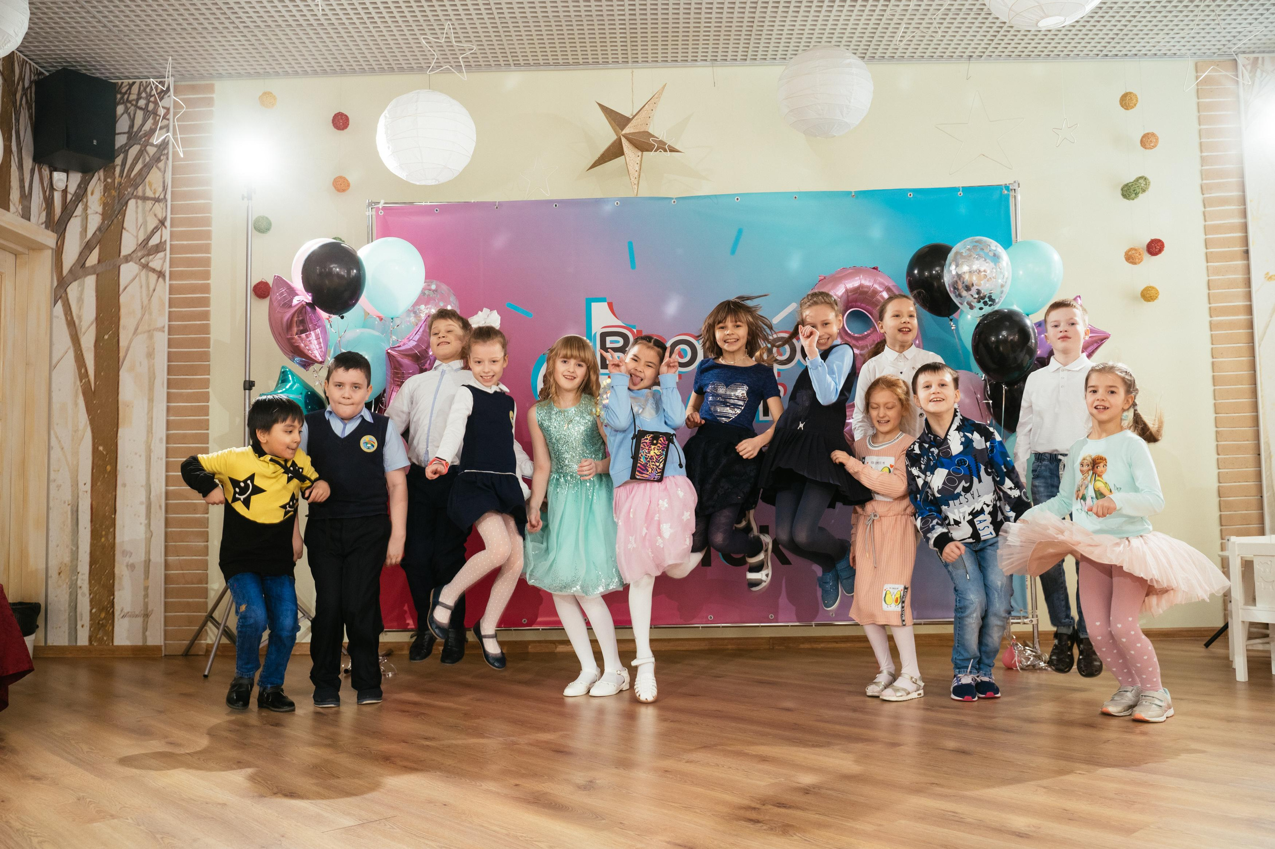 Тик-ток вечеринка для Варвары. Выпускные альбомы для детского сада и школы в Красноярске Мария Русяев