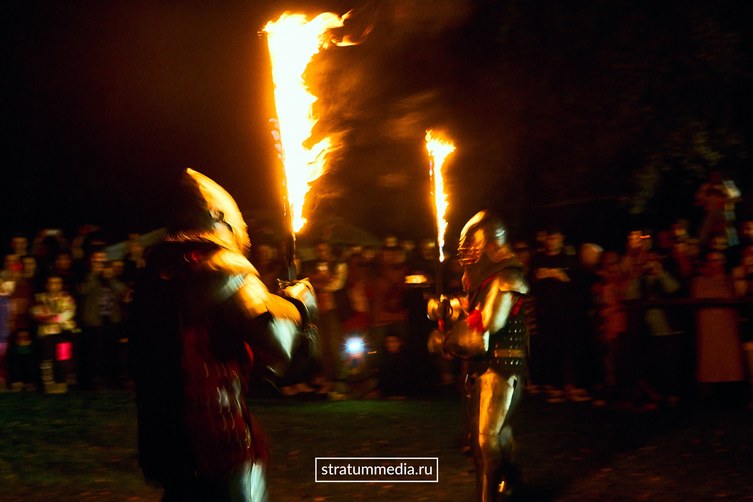 Fire Show at Park. Stratum Media — Фото-Видео Съемки
