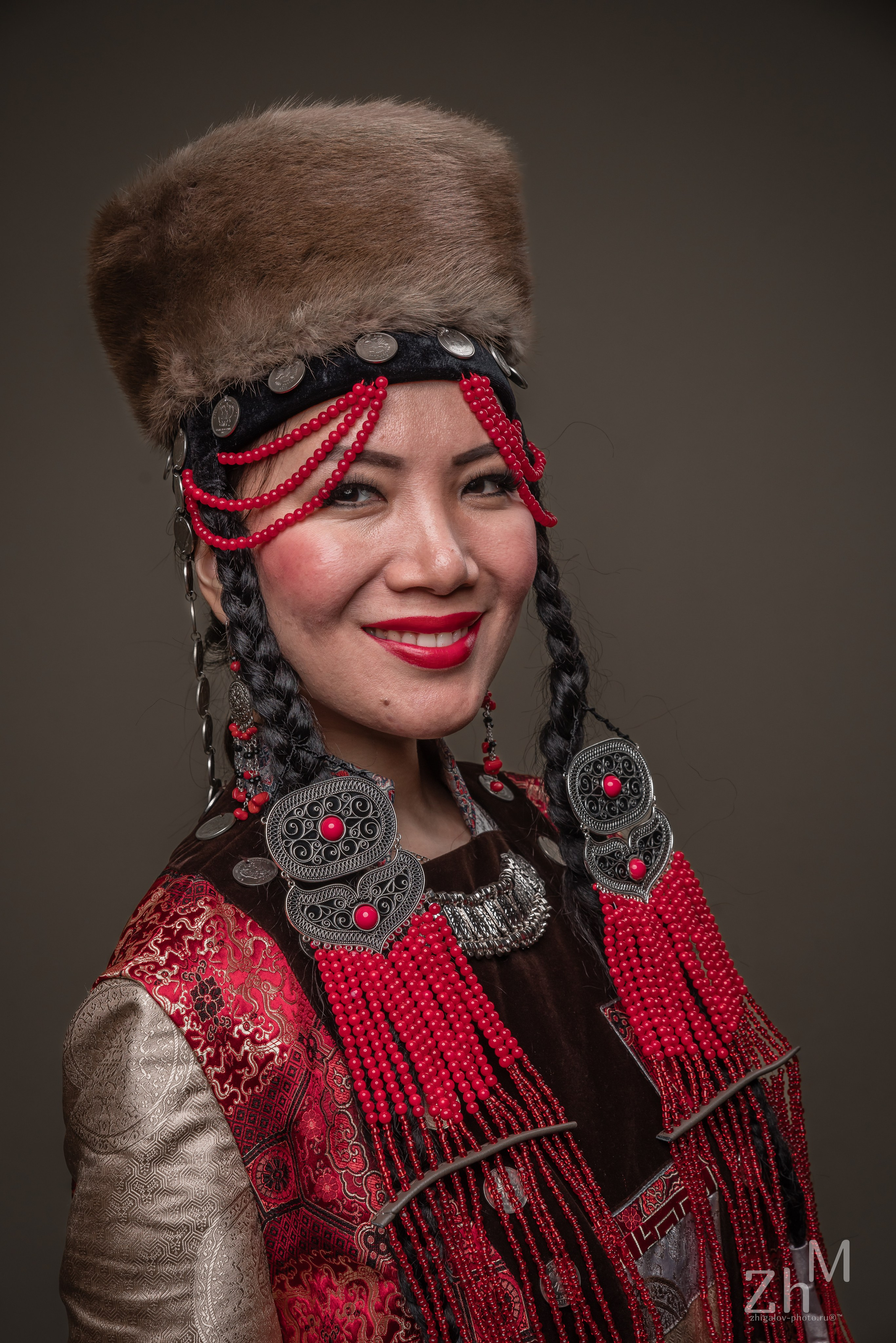 Съёмка в бурятских национальных костюмах. Семейный и свадебный фотограф в Иркутске Максим Жигалов