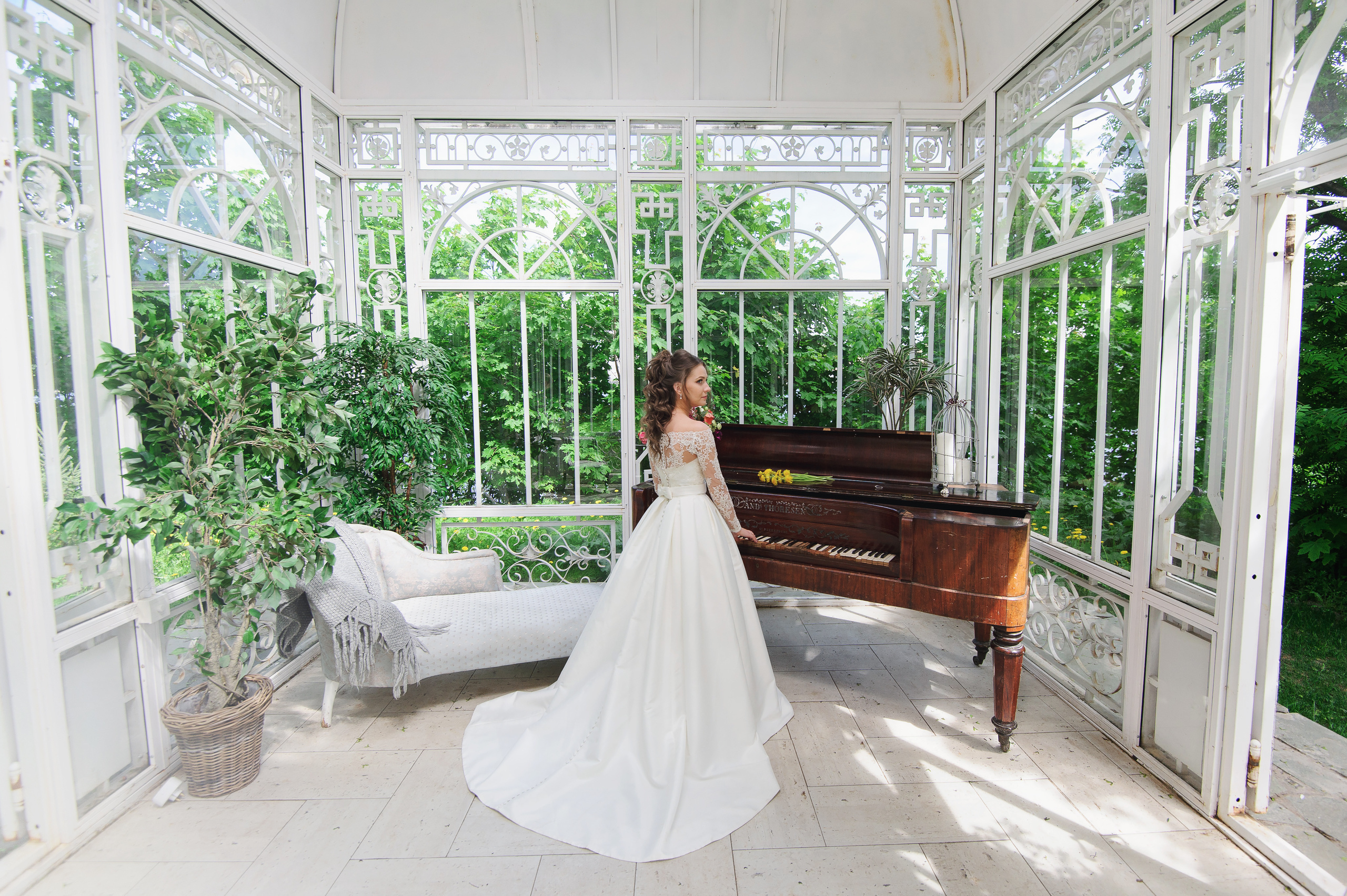 Свадебная фотосъёмка в фотостудии Мимика. Свадебный фотограф Наталья Немцева в Санкт-Петербурге