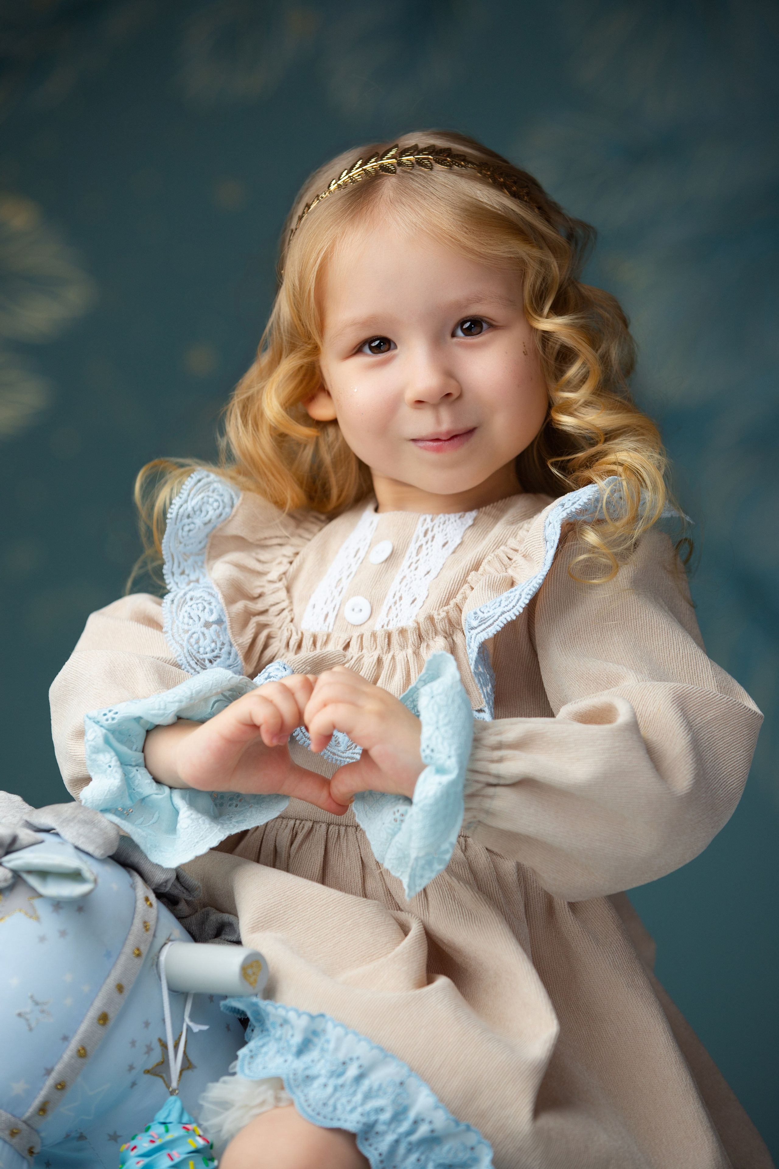 Новогодняя фотосессия для детей в Москве, если детский сад не проводит съёмку: простое решение рядом с домом. Выпускные альбомы для школ и детских садов — фотокниги и виньетки