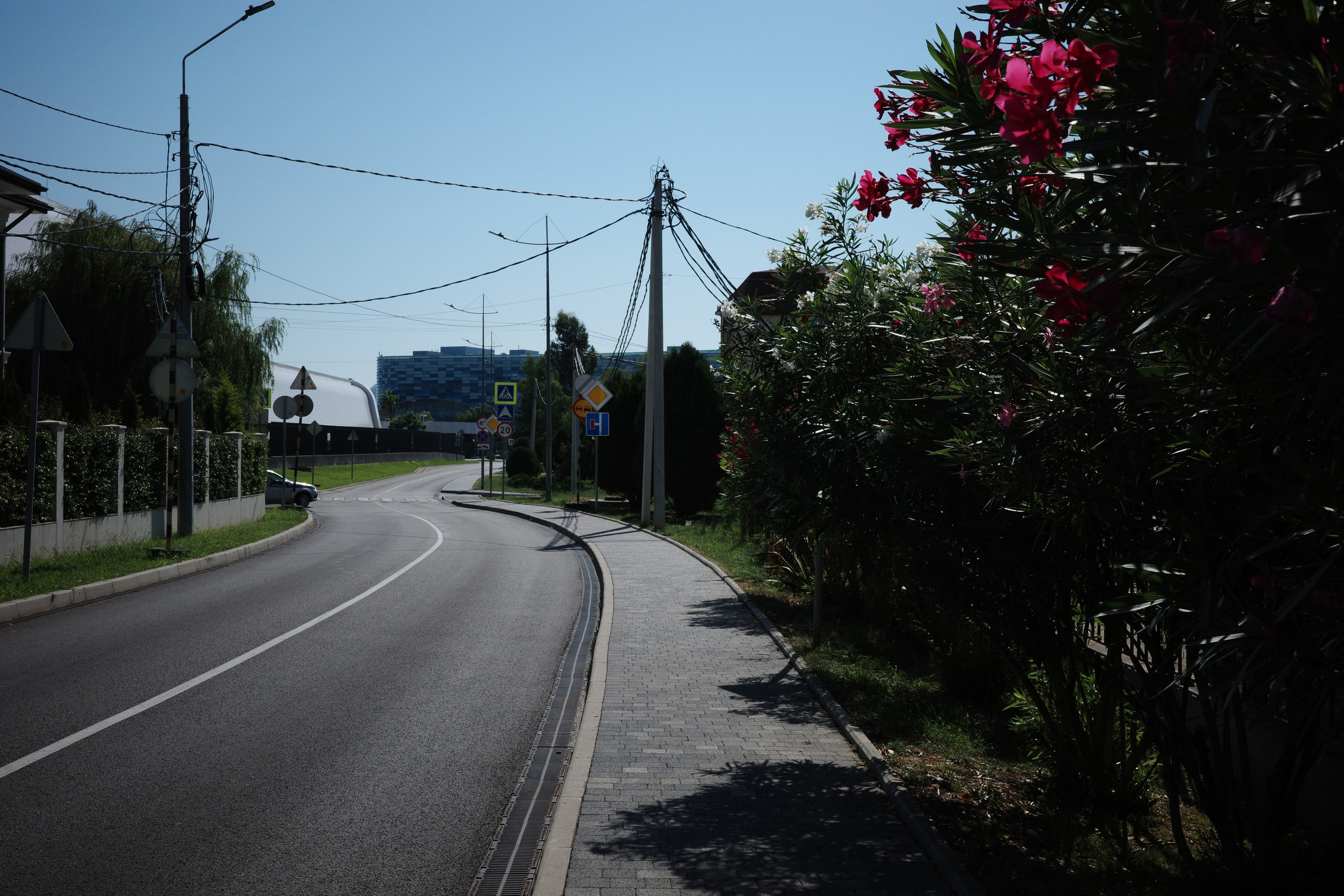 Дорога в сторону пляжа и Олимпийских объектов