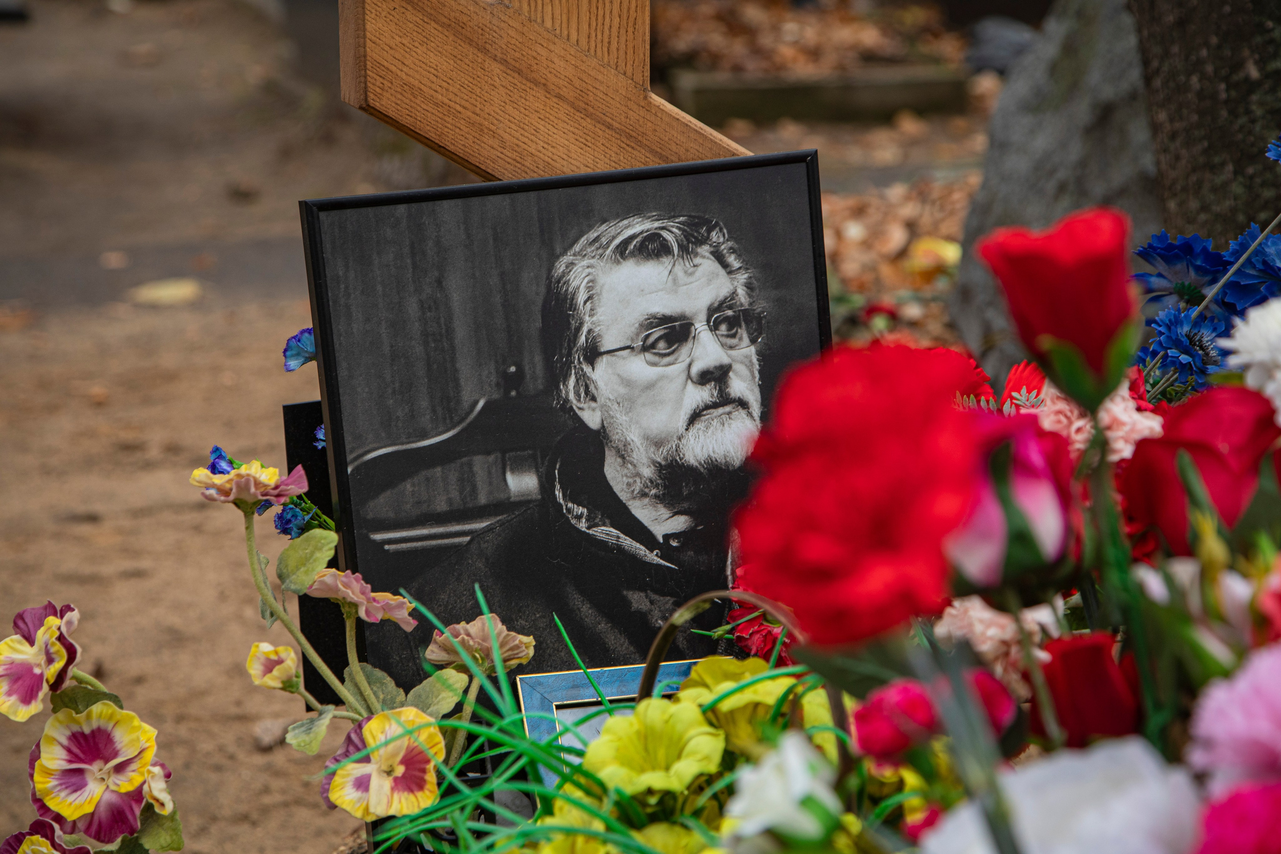 Осенняя прогулка по Новодевичьему кладбищу. Фотограф Сергей Ловкий