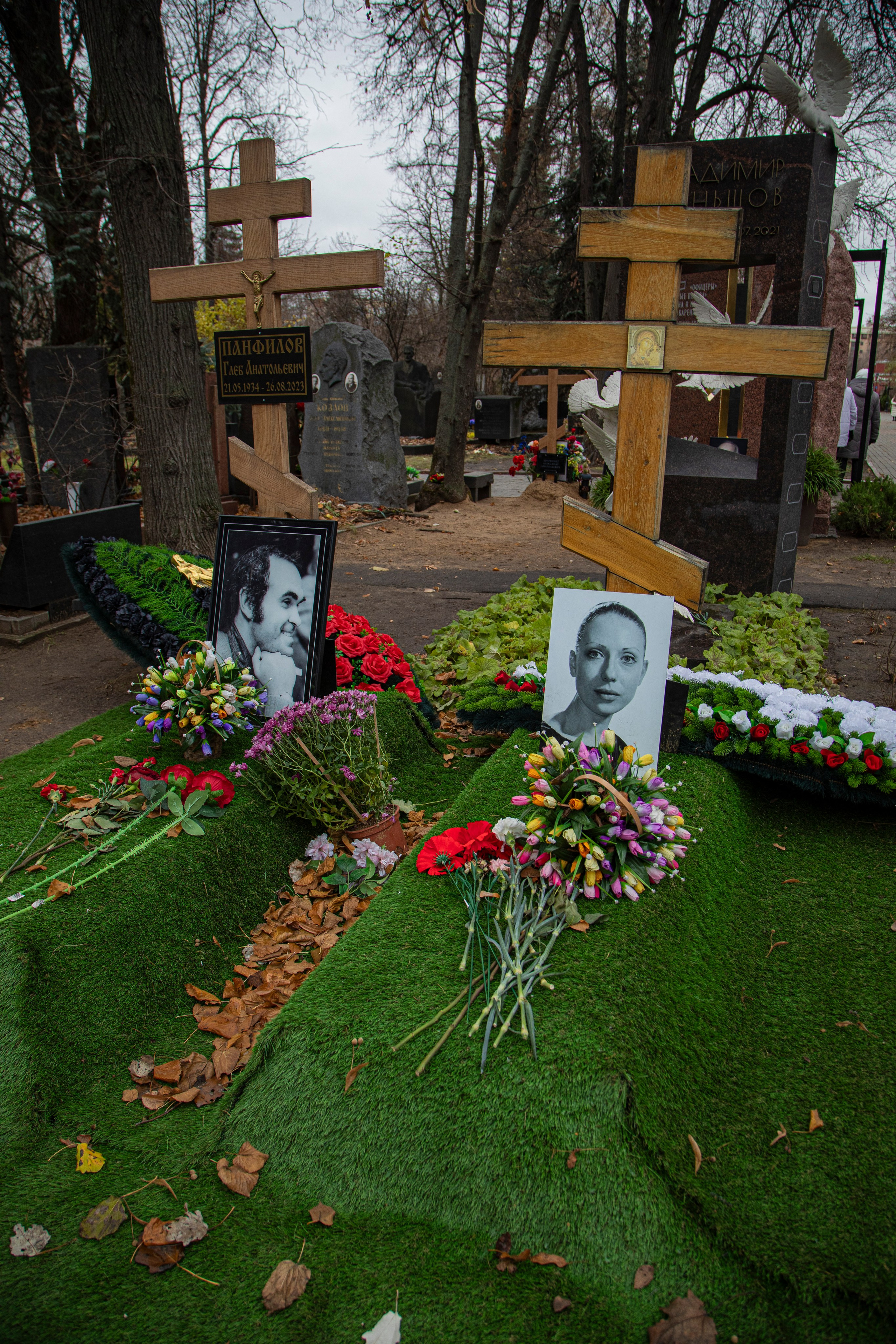 Осенняя прогулка по Новодевичьему кладбищу. Фотограф Сергей Ловкий