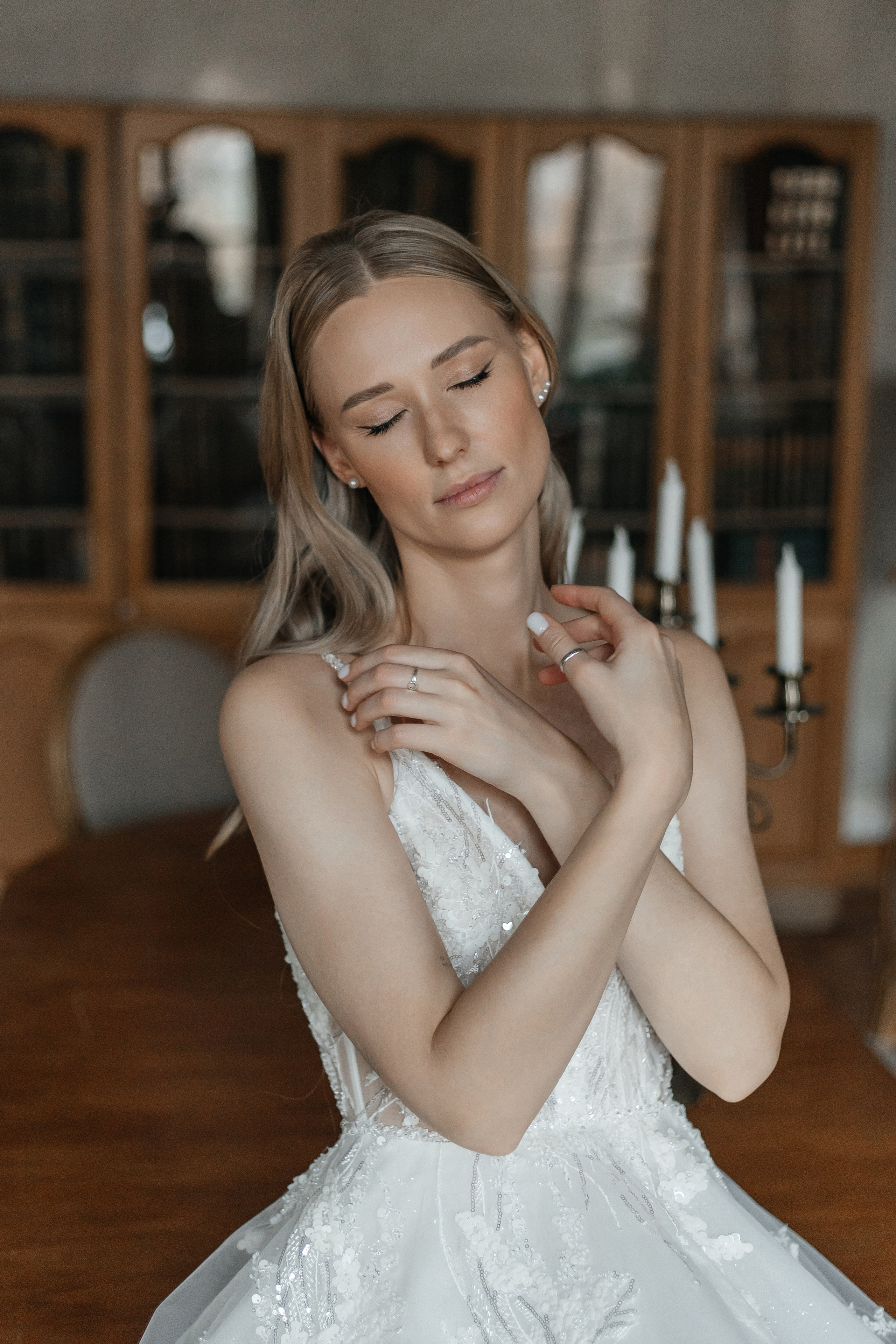 Свадебная фотосессия в библиотеке читальне Пушкина. Свадебный фотограф в Москве Дарья Олендарёва