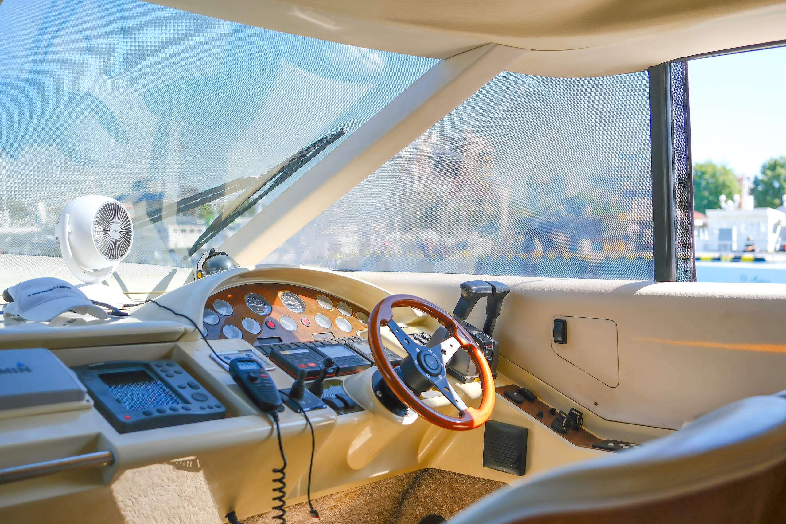 Яхта Принцесса 56 Аренда Яхты в Сочи Яхтанаморе YACHTNAMORE YACHTANAMORE