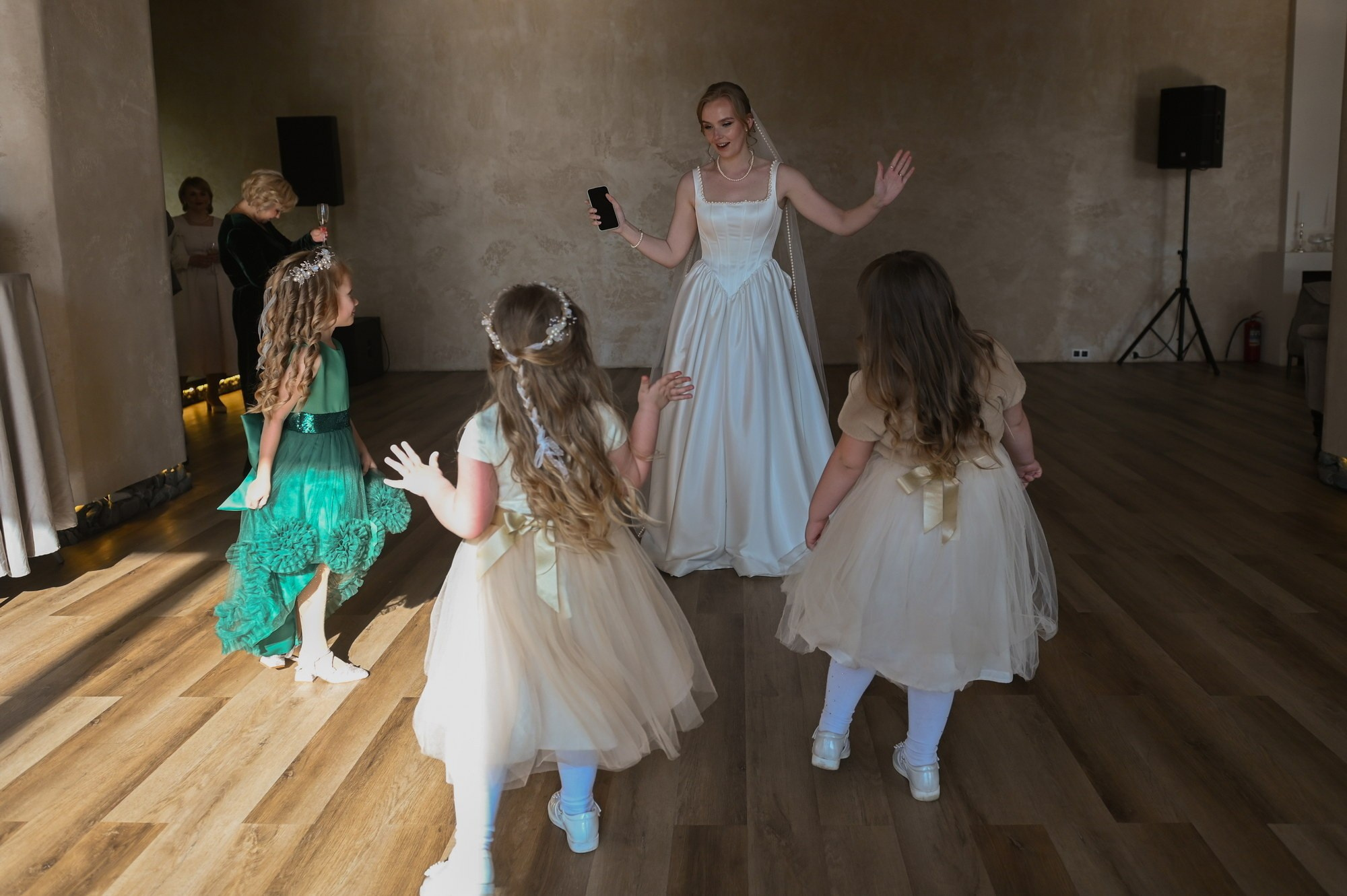 Фотожурналист на свадьбе: когда кадры становятся историей. Документальный фотограф Сергей Вдовин