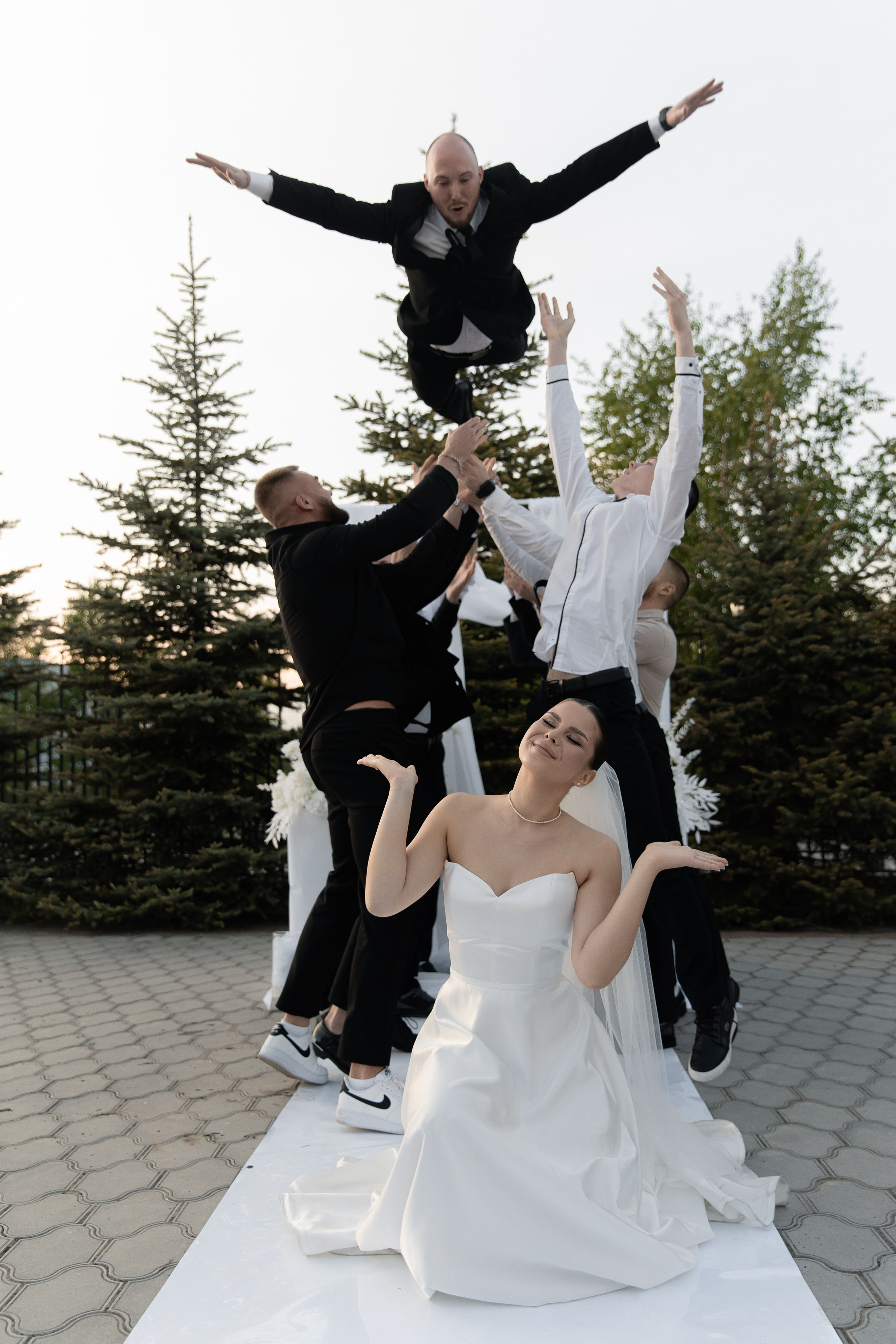 Я создаю профессиональные фотографии, которые сохраняют эмоции, детали и атмосферу вашего праздника. Свадебный фотограф во Владивостоке