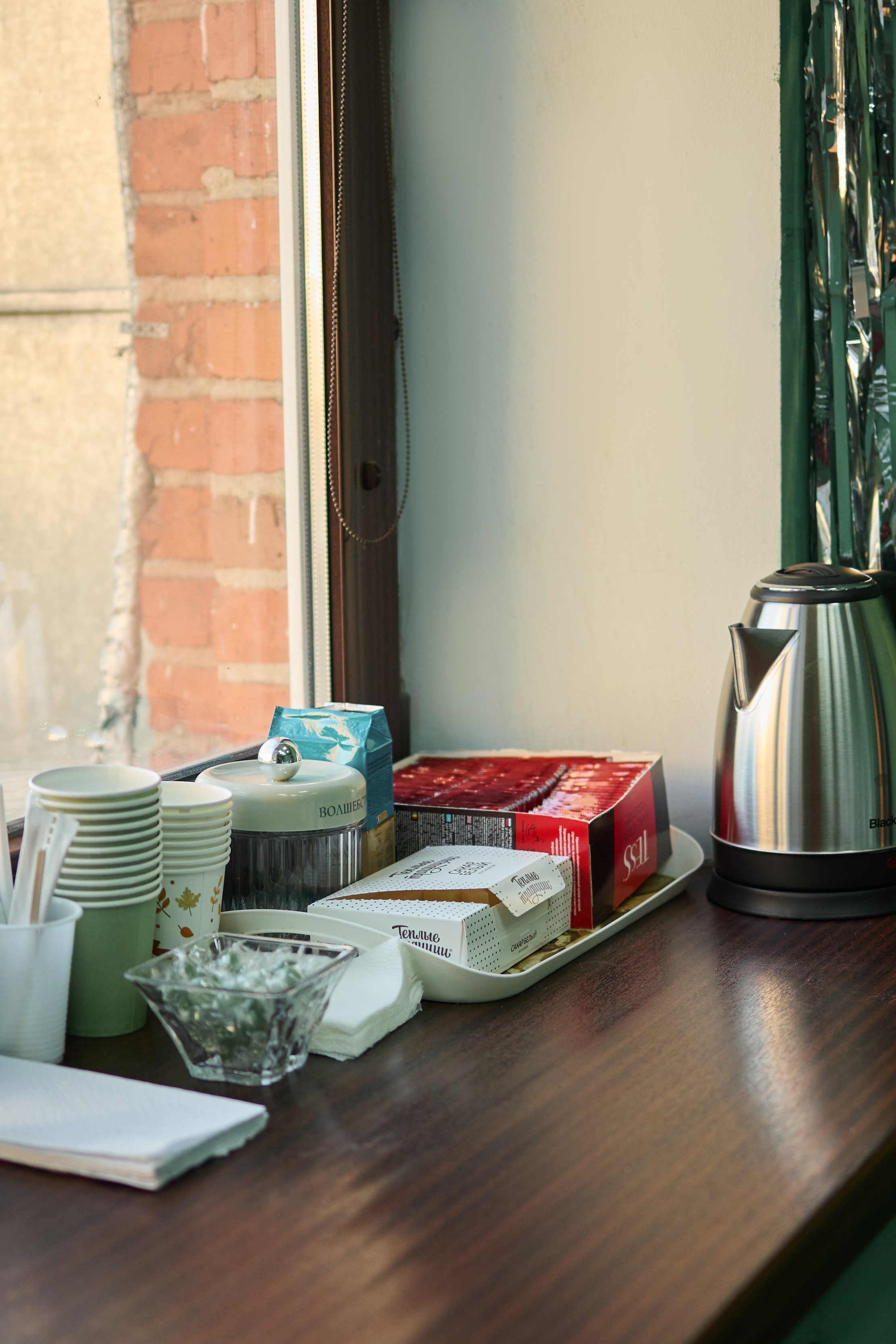 Зал Roomy «класс». Фотостудия Roomy в Краснодаре | Семейные и детские съёмки дней рождения от 1 до 5 лет, аренда зала фотостудии