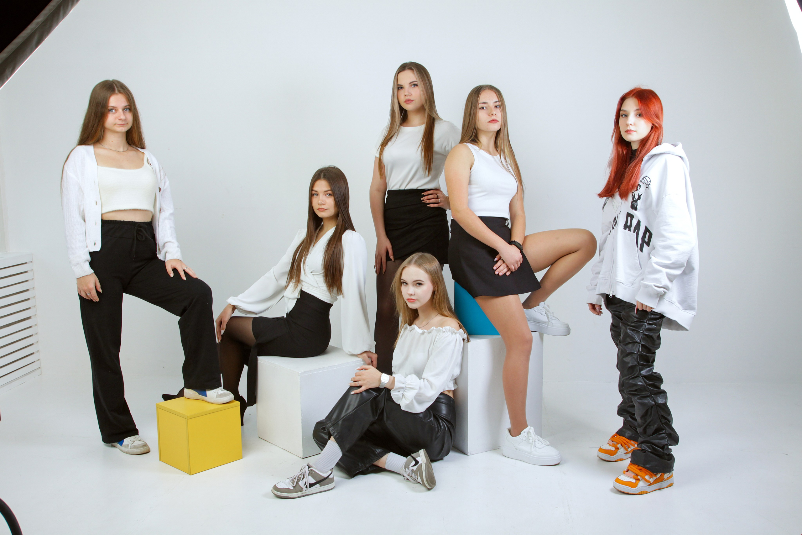 Съемка старшеклассников в студии «СОВА» г. Таганрог. Выпускные альбомы в Таганроге и Ростовской Области