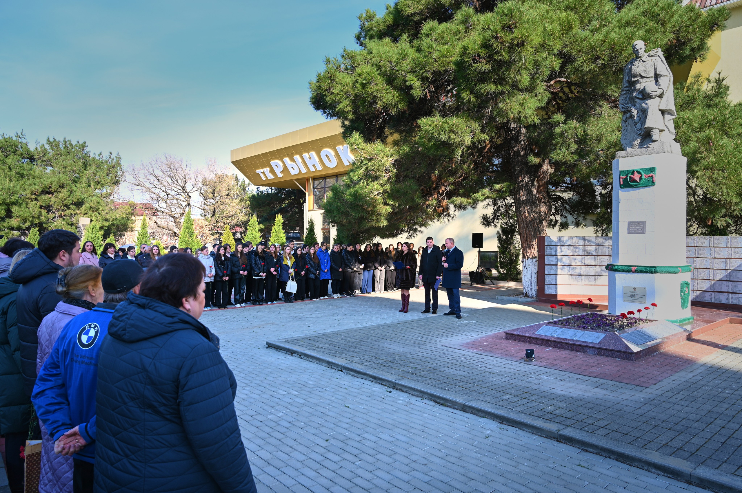 Митинг у солдата. Жизнь курорта Кабардинка в фотографиях