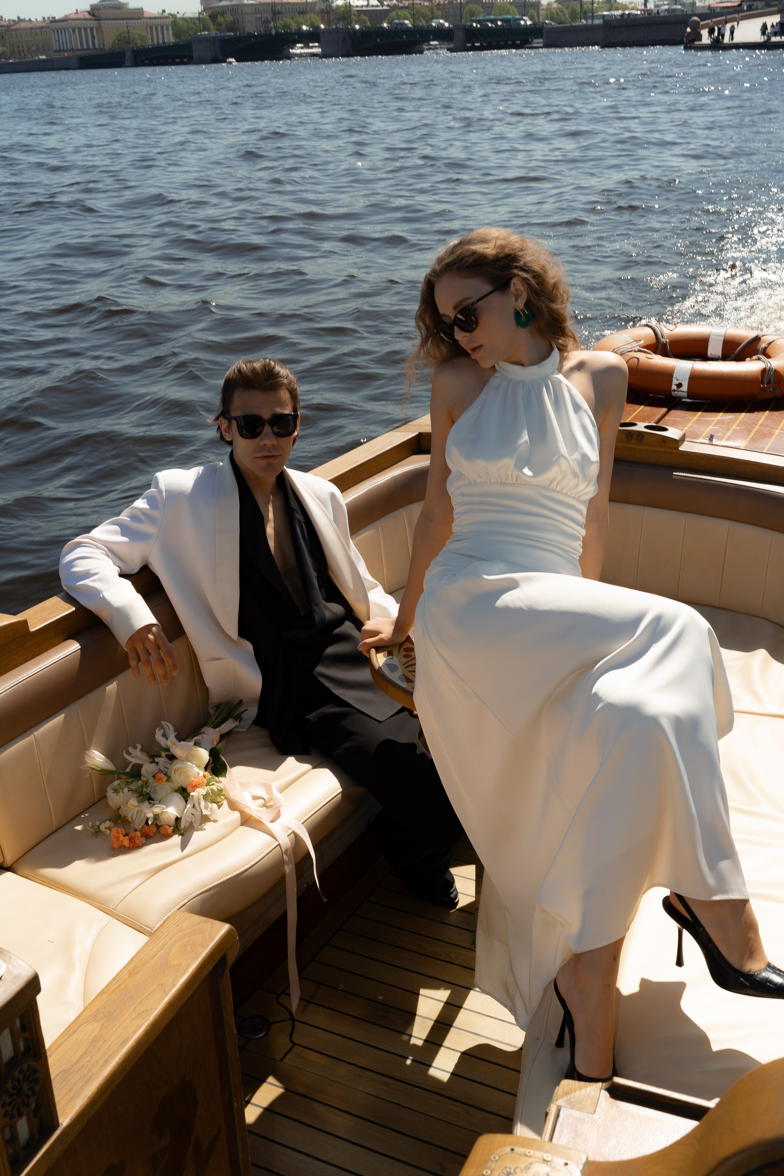 Свадебная прогулка на катере