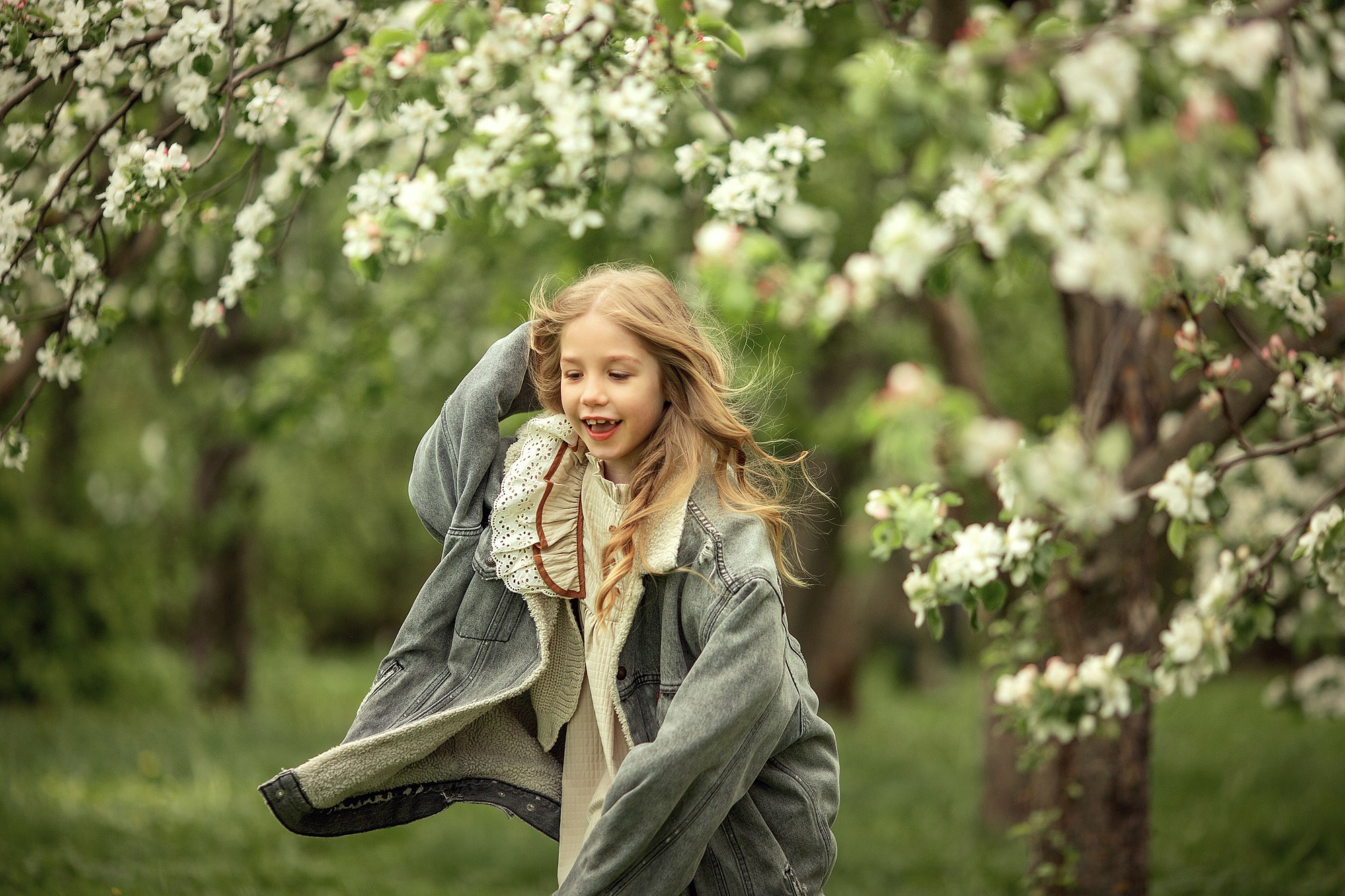 Искренняя семейная фотоистория в цветущем саду. Tatyana Nadezhdina Family photographer