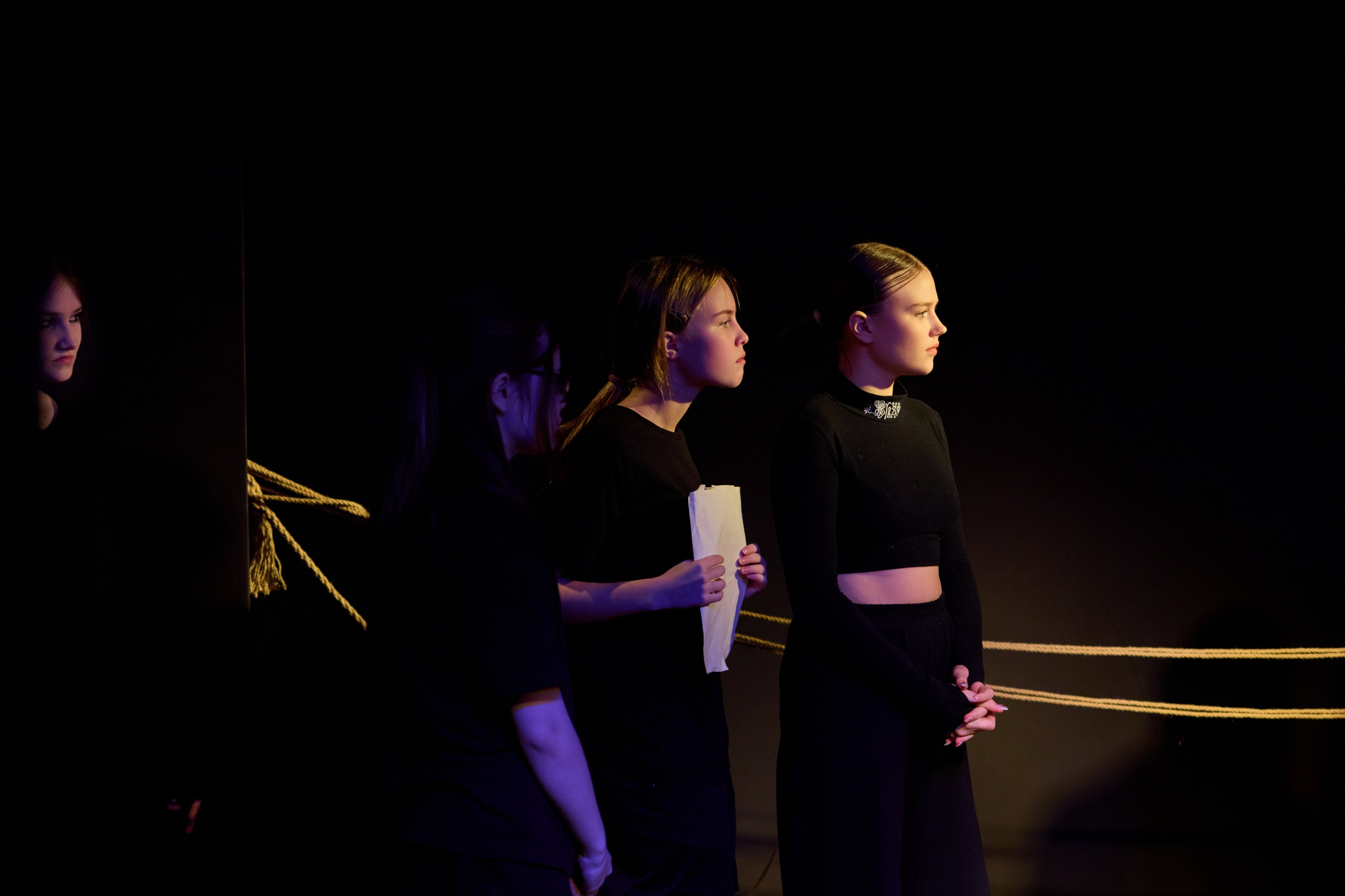 Театр студия «За двумя зайцами»