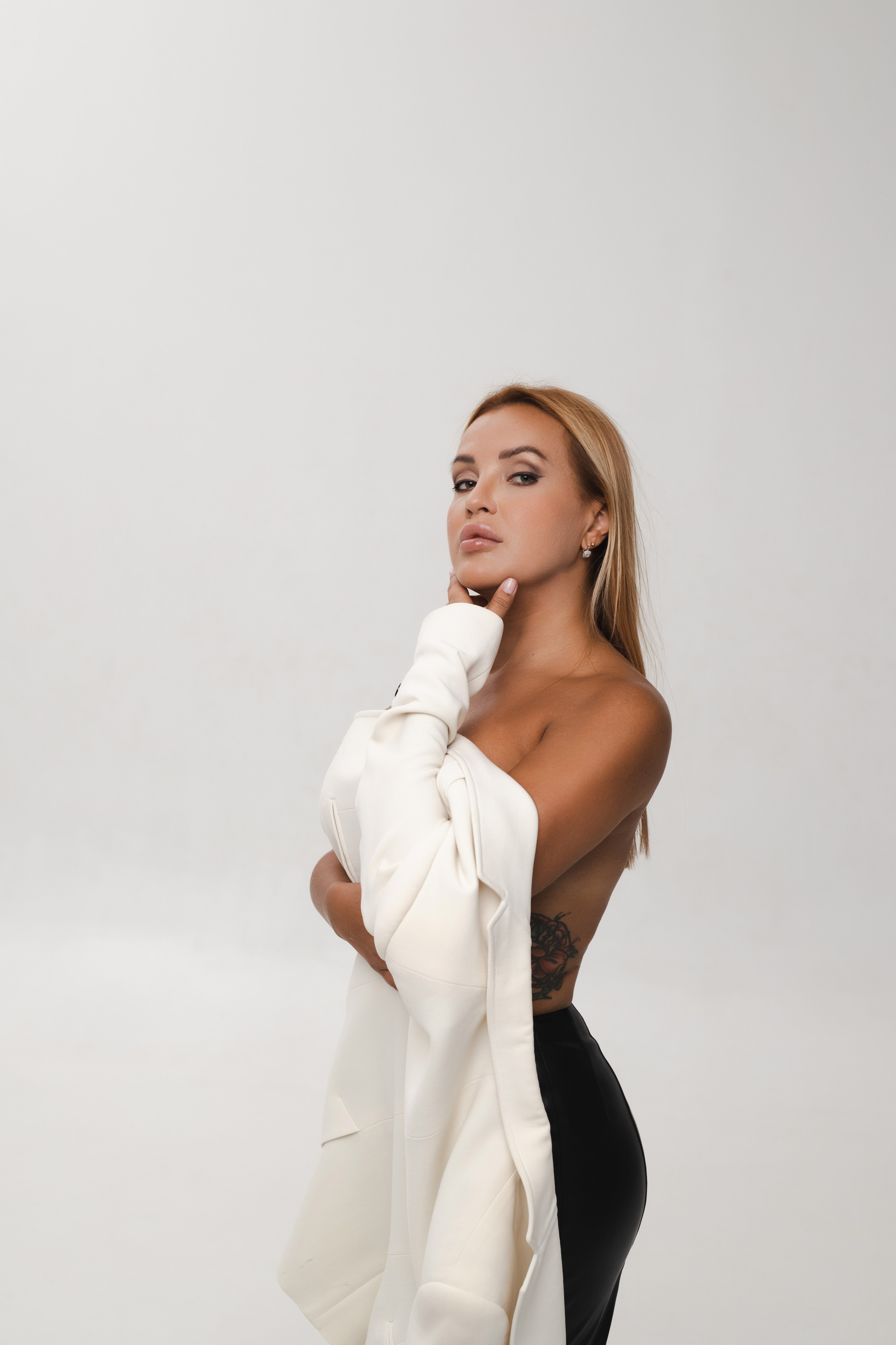 Анна в минимализме. Портретный Фотограф в Санкт-Петербурге Кира Орехова