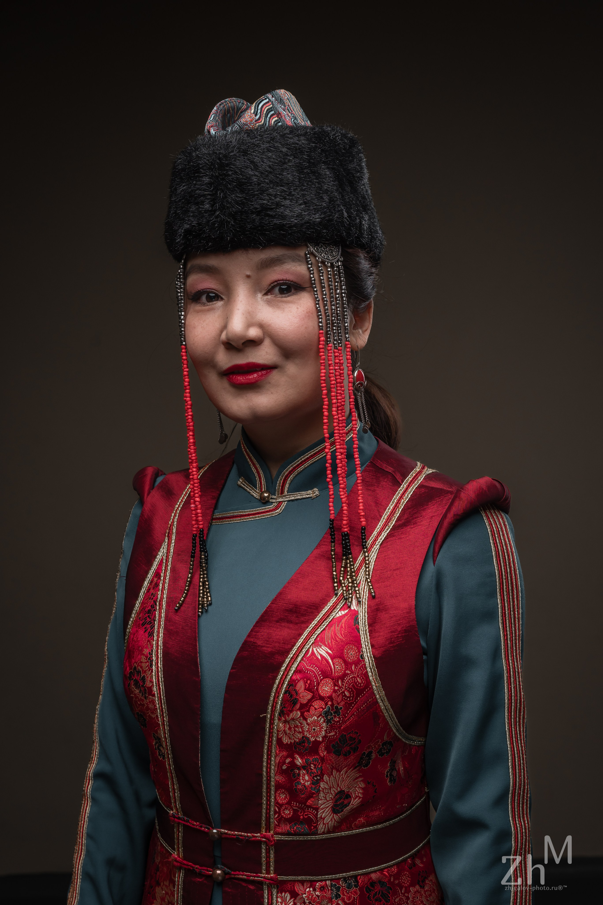 Съёмка в бурятских национальных костюмах. Семейный и свадебный фотограф в Иркутске Максим Жигалов