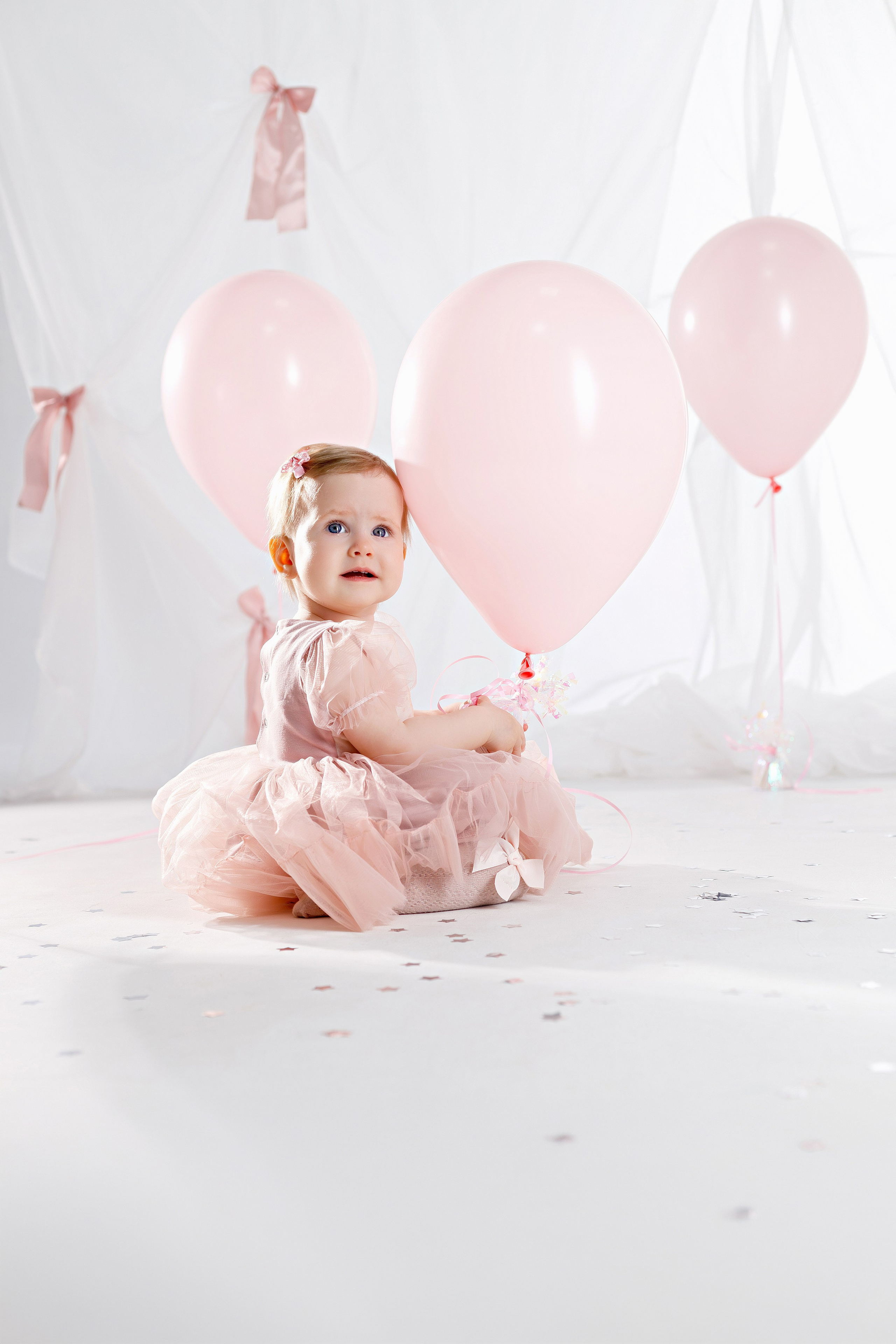 Детская фотосессия на 1 годик с декорациями в Сочи. Детский студийный фотограф Сочи