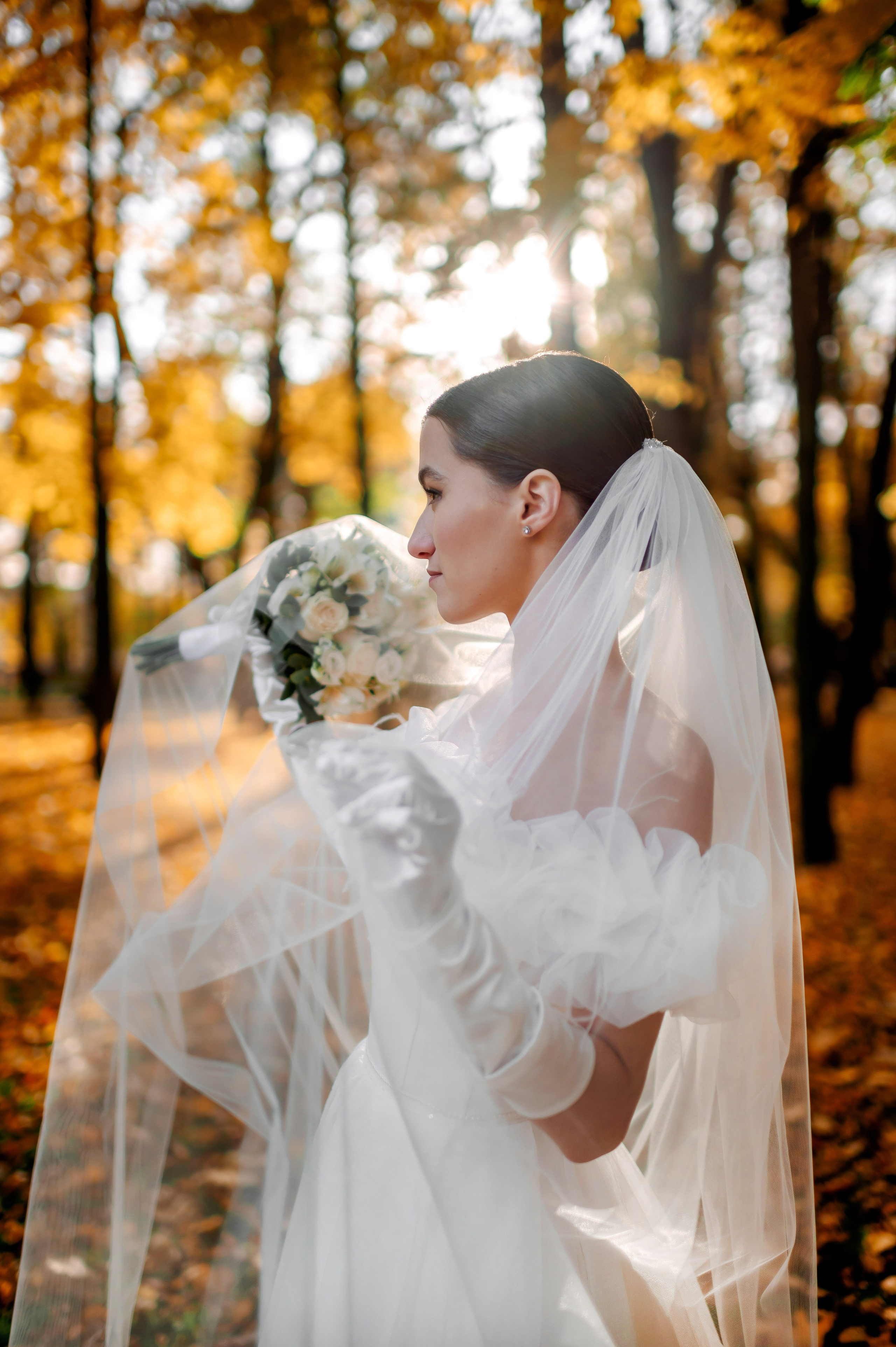 Осенняя великолепная свадебная прогулка жениха и невесты в октябре в Санкт-Петербурге в Михайловском парке и у Атлантов на Миллионной улице. Портретный, семейный и свадебный фотограф в Санкт-Петербурге и в Пушкине Ширяев Денис