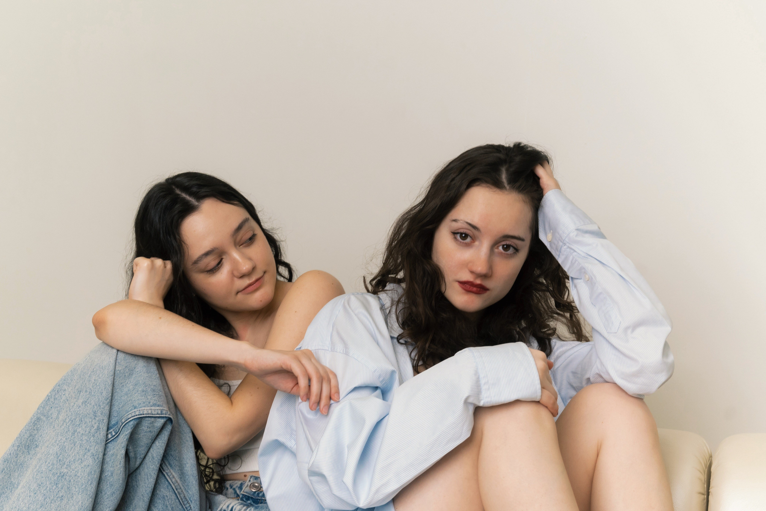 Студийная портретная фотосессия сестер. Портретный и репортажный фотограф в Санкт-Петербурге | Валерия Кайряк