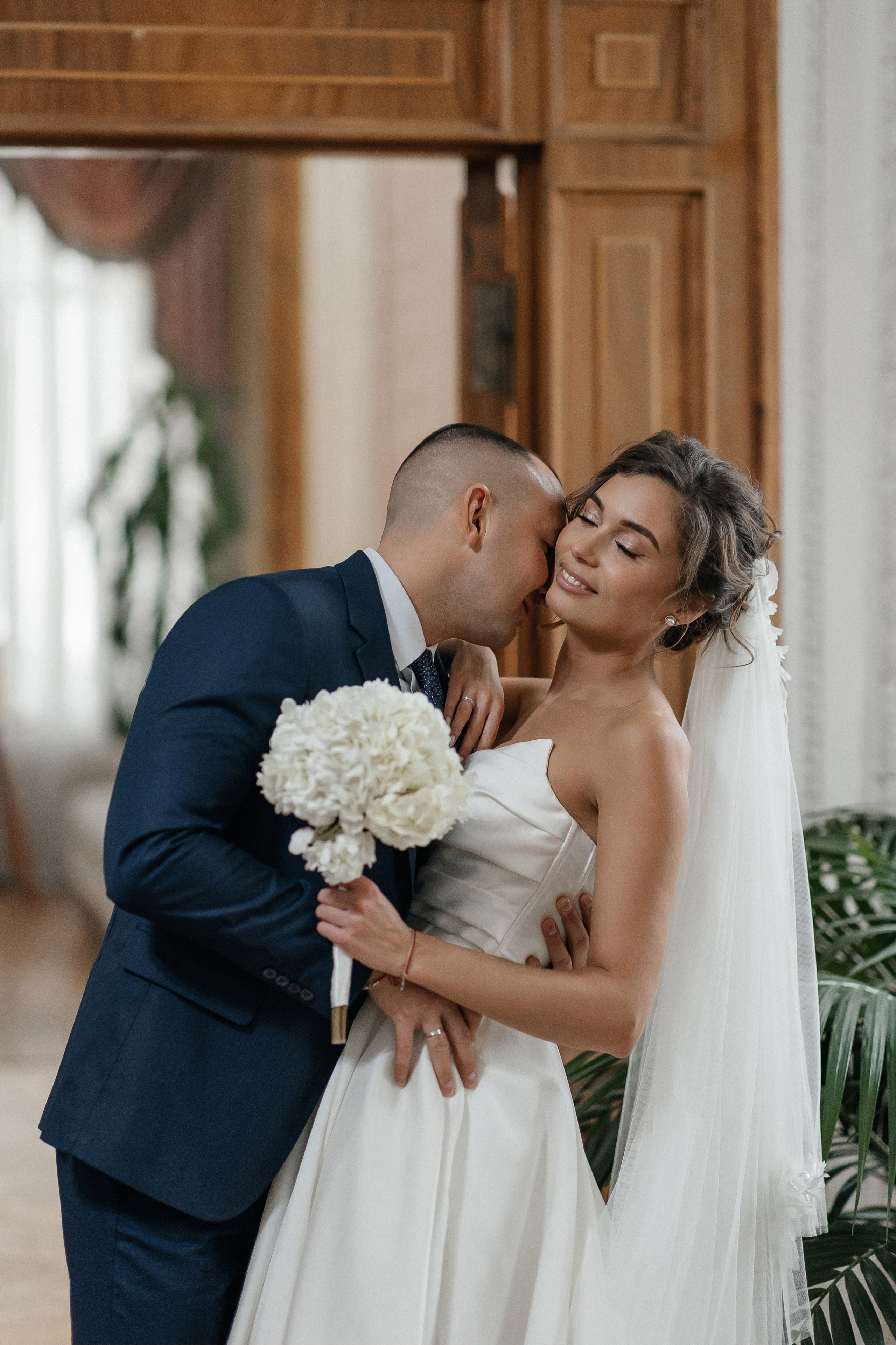 Свадебная фотосессия в Библиотеке-читальне имени А. С. Пушкина