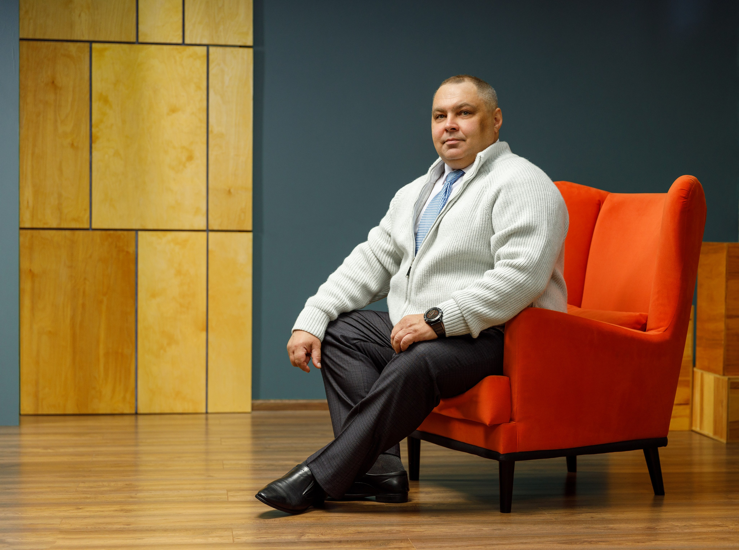 Деловой портрет. Фотограф Анна Телекаева, выпускные альбомы, семейные и репортажные съемки в Омске