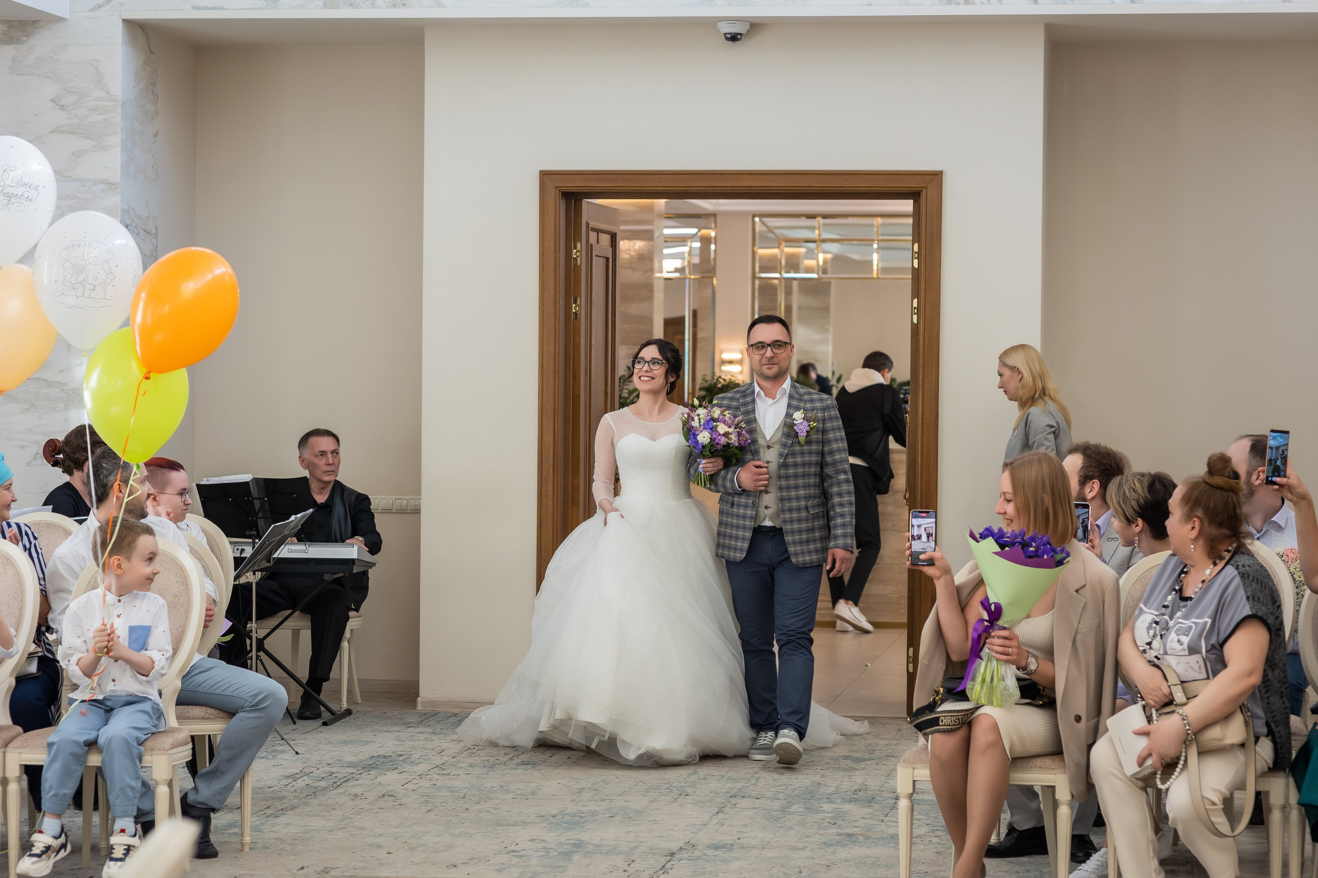 Миша и Маша. Весенняя свадьба 18.04.2023. Семейный фотограф в Москве Наталья Чуб, заказать Фотокнигу