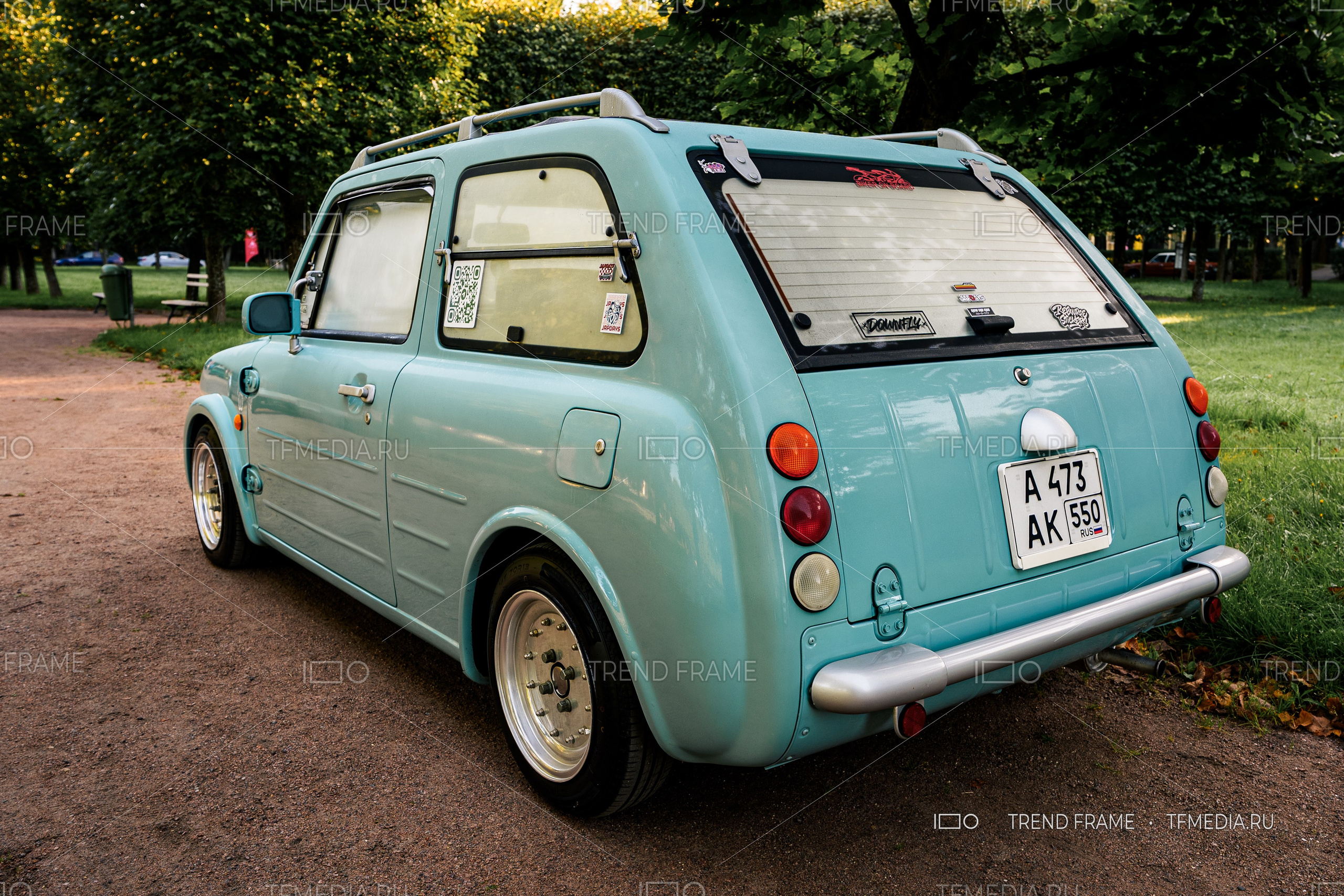 Задний вид Nissan Pao на выставке Автовыходные 2025 в Архангельском — ретро автомобиль, фото TrendFrame