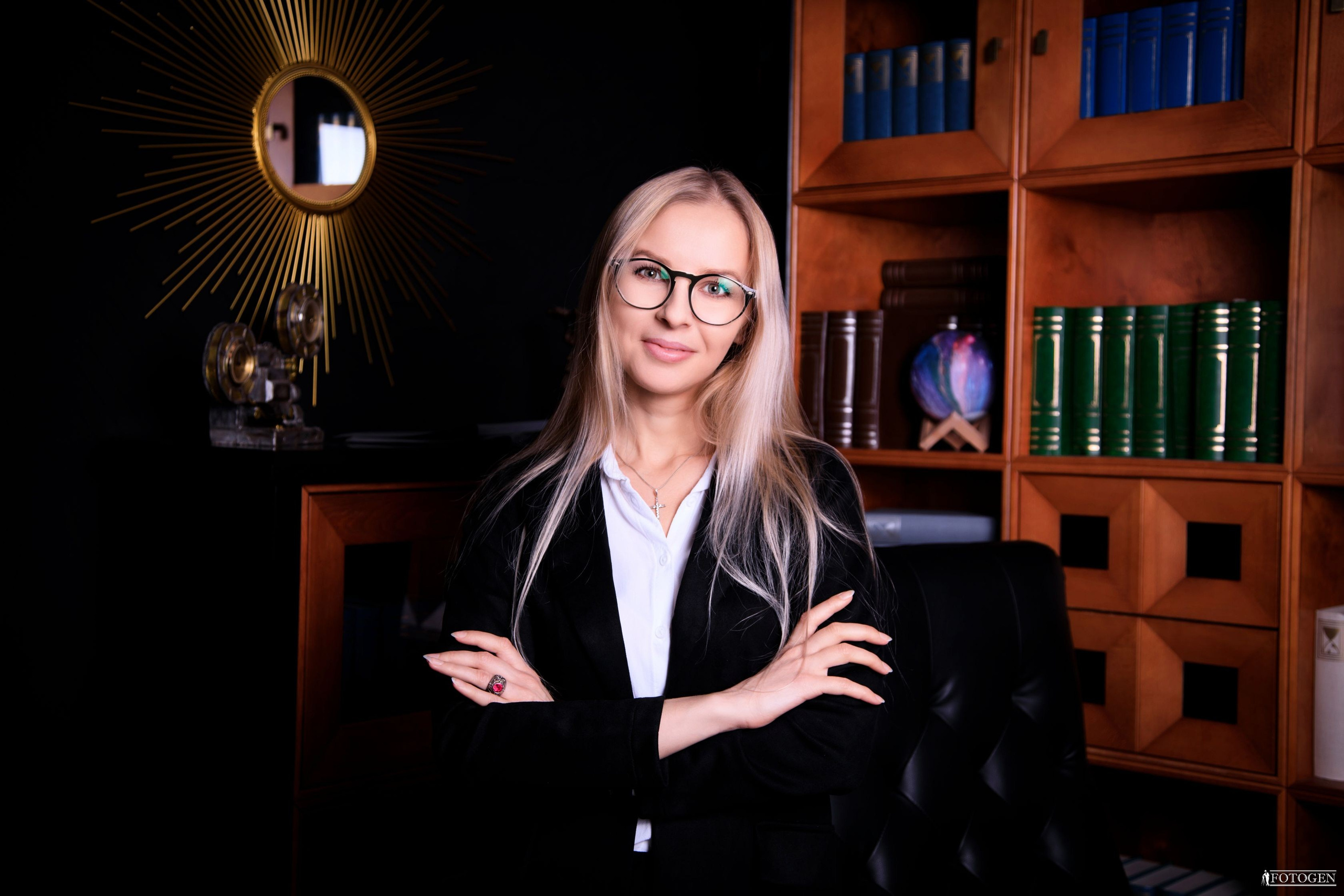 Портретная бизнес фотосессия в Краснодаре | Фотостудия FOTOGEN - Бизнес фотосессия в кабинете руководителя.