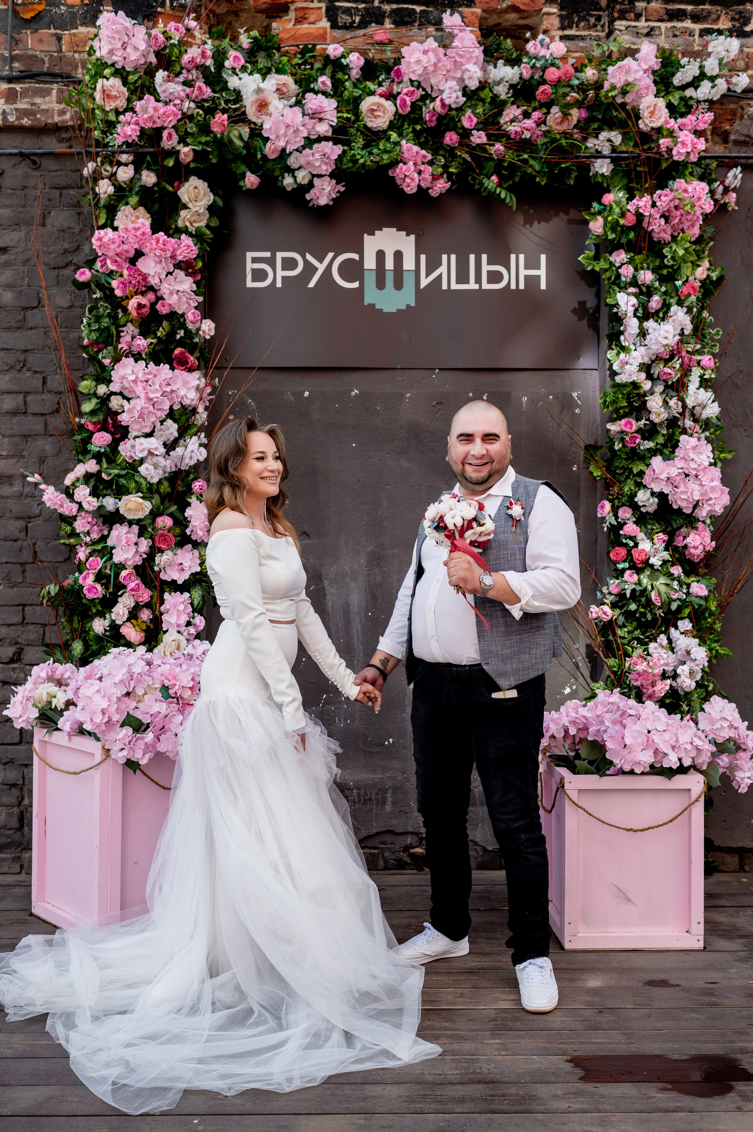 Экстравагантная свадебная фотосессия Светланы и Славы по нетрадиционным и оригинальным местам для свадебной прогулки в Санкт-Петербурге. Портретный, семейный и свадебный фотограф в Санкт-Петербурге и в Пушкине Ширяев Денис