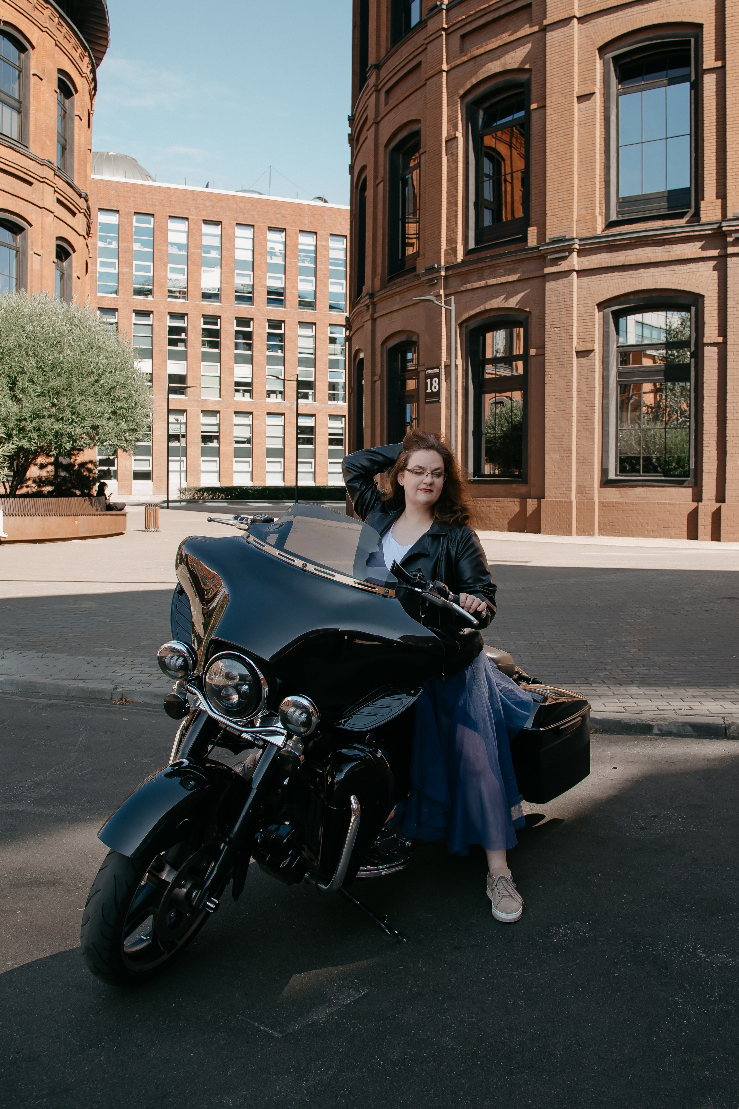 фотосессия с мотоциклом, фотосессия с Harley-Davidson, фотосессия с Harley, фотодень Москва, фотодень с мотоциклом, фотосессия Москва, женская фотосессия Москва, стильная фотосессия, фотосессия для личного бренда, необычная фотосессия, байкерская фотосессия, фотосессия в стиле Harley, фотосессия для девушки, фотосессия с байком, контент-съёмка Москва, брендовая фотосессия, атмосферная фотосессия, fashion фотосессия Москва, Катерина Сысуева, rina_sphoto