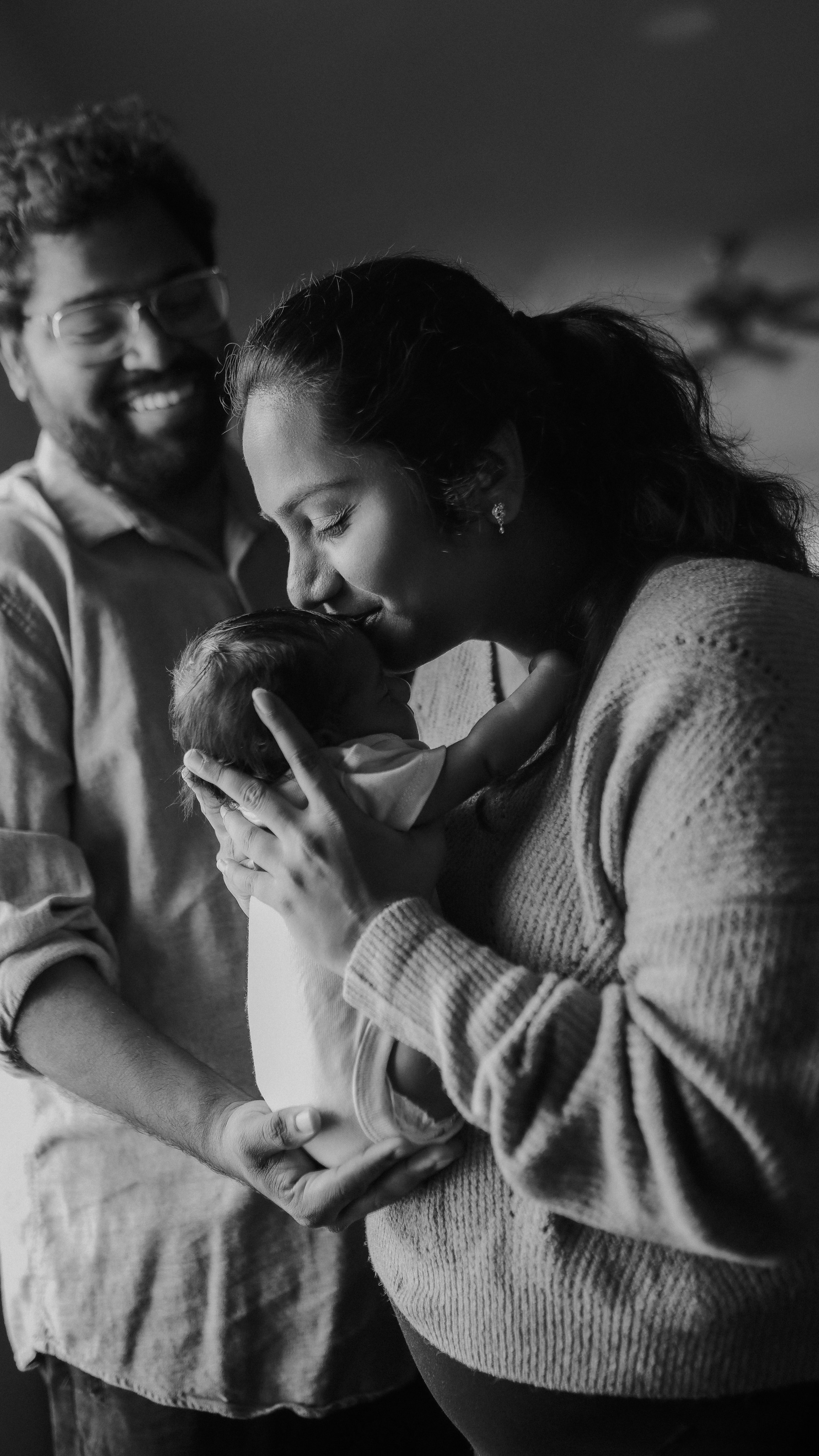 Heartfelt family memories — cozy newborn session
