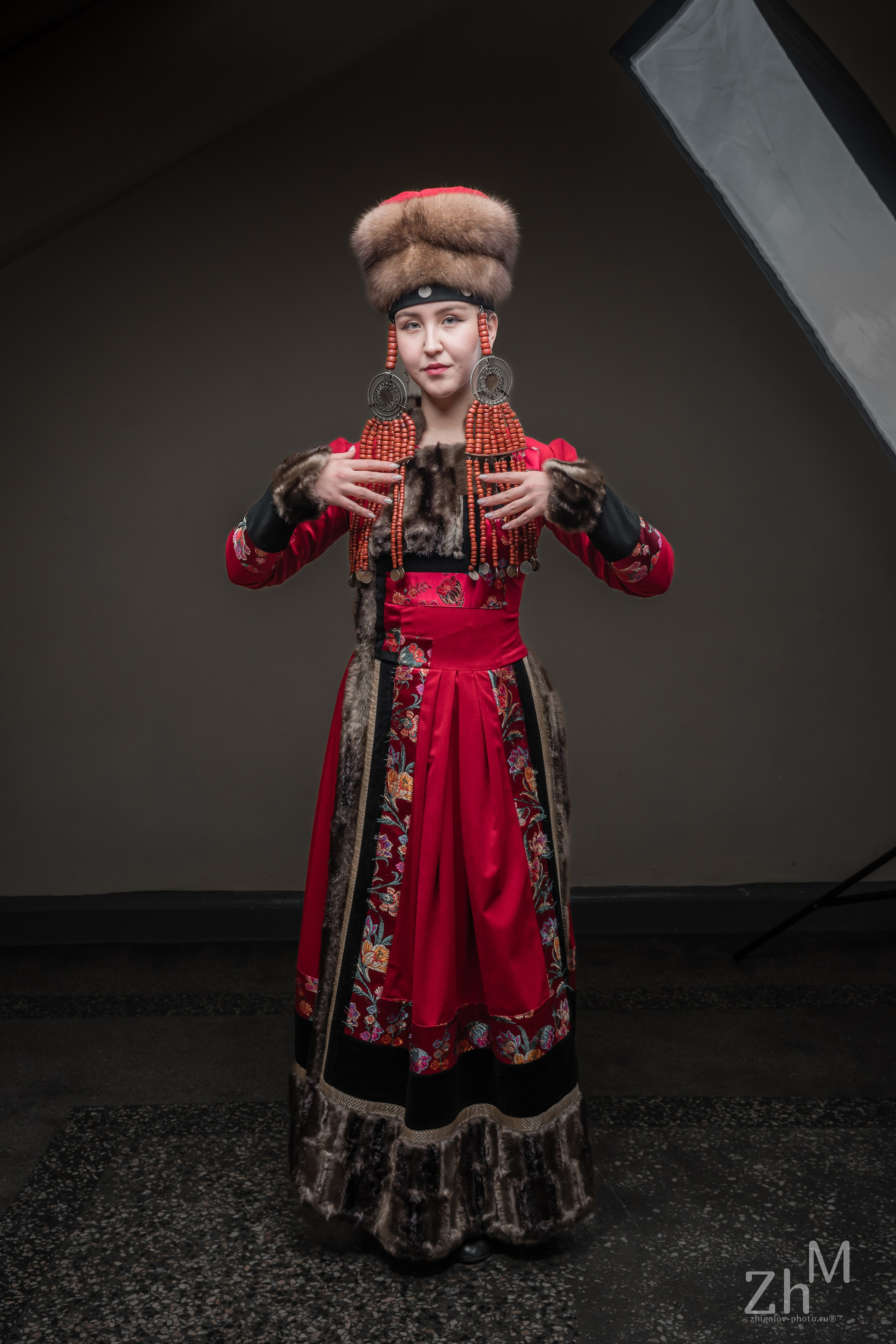 Съёмка в бурятских национальных костюмах. Семейный и свадебный фотограф в Иркутске Максим Жигалов