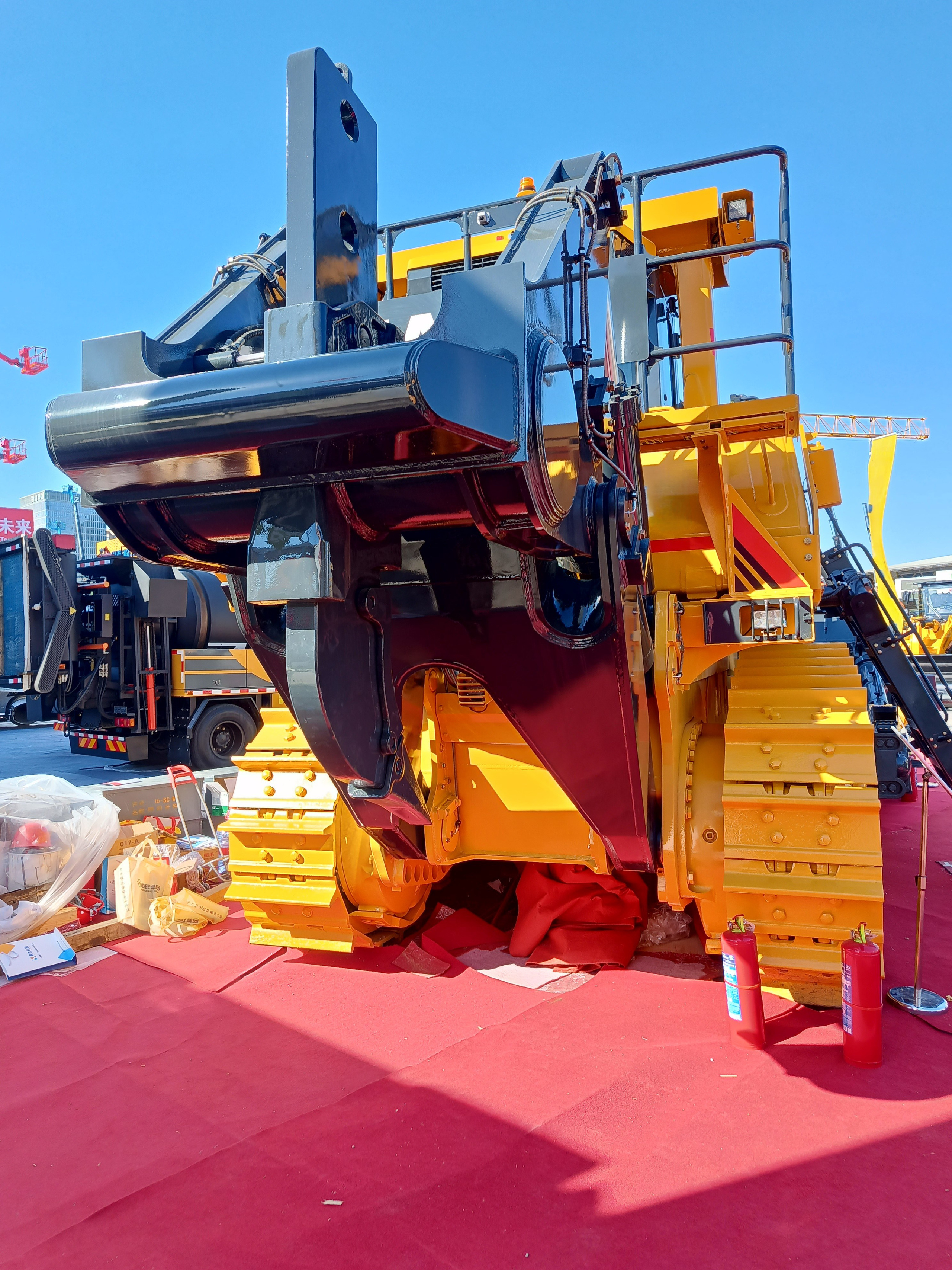 Фото бульдозеры D60. Продажа и обслуживание грузовой техники и спецтехники в г. Новосибирск компания СТИ