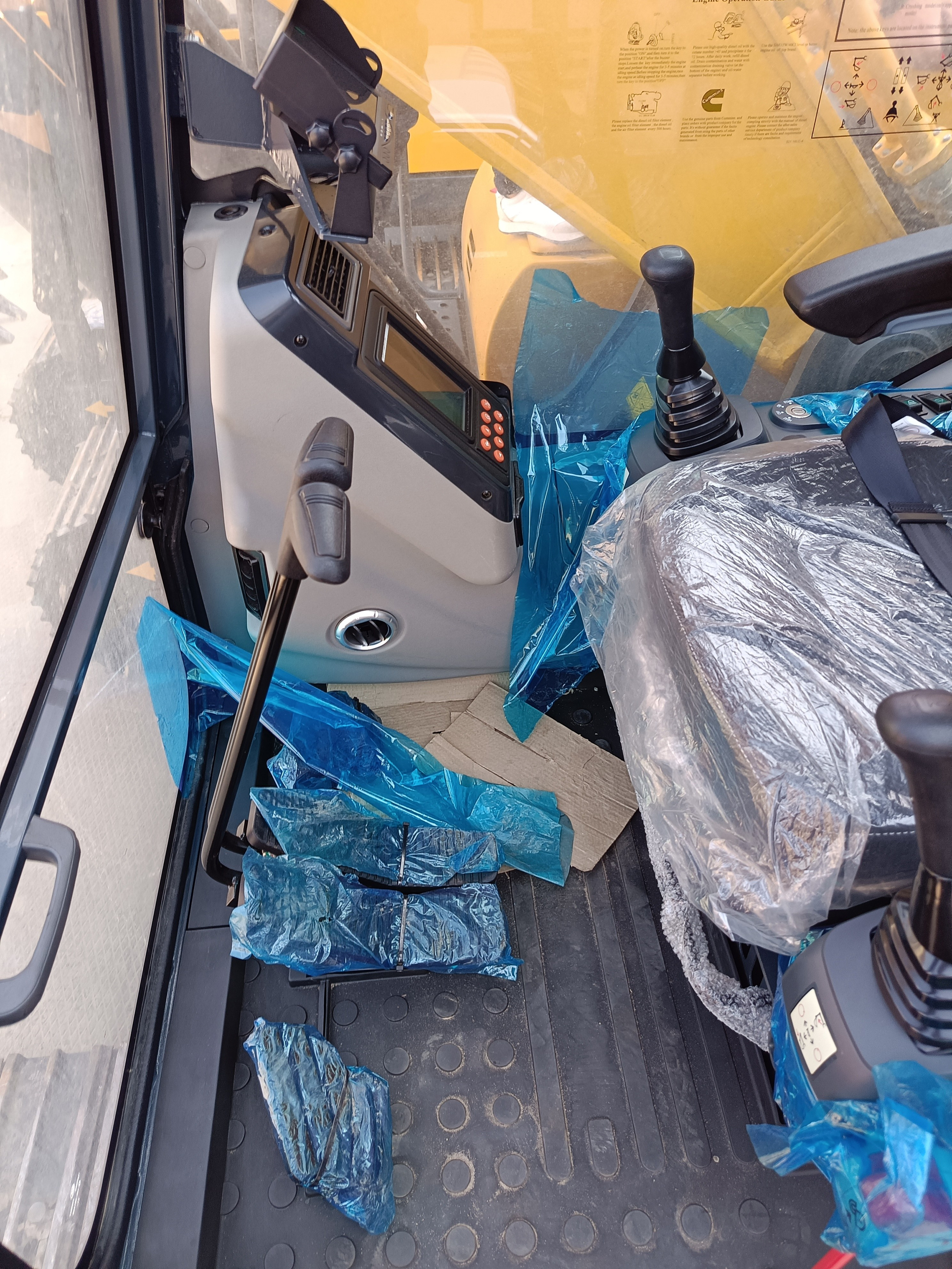 Фото гус. экс. Beezone В210EW. Продажа и обслуживание грузовой техники и спецтехники в г. Новосибирск компания СТИ