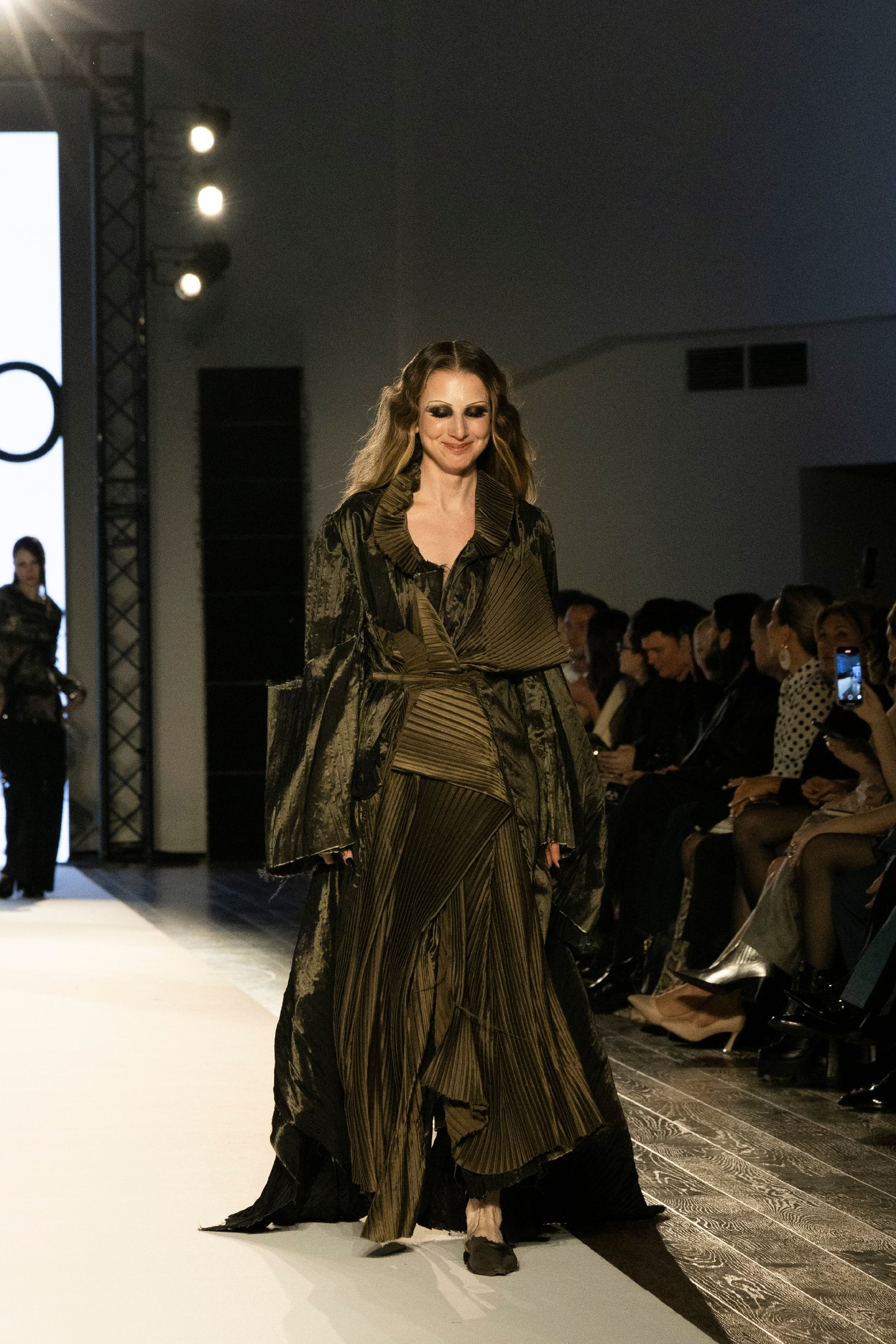 ДЛТ Собака.ru показ победителей конкурса «Новые имена в моде 2025». FOTOFAQ SKOOL г. Санкт-Петербург: очные, дистанционные и онлайн курсы фотографии