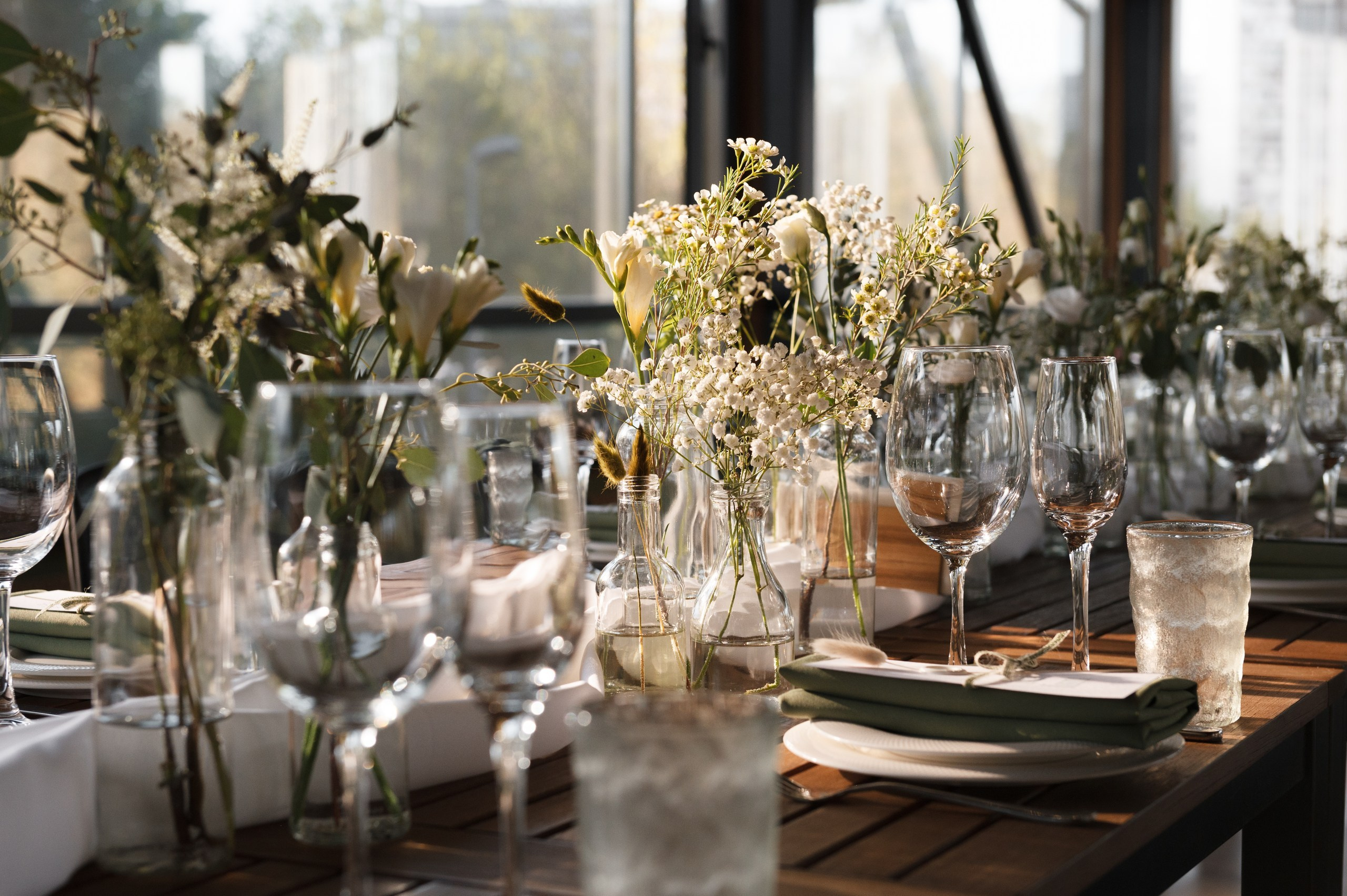 Организация свадьбы, корпоратива, юбилея на веранде в Якушево. Банкетный зал Веранда в Якушево у озера для свадеб, юбилеев, корпоративов. Официальный сайт