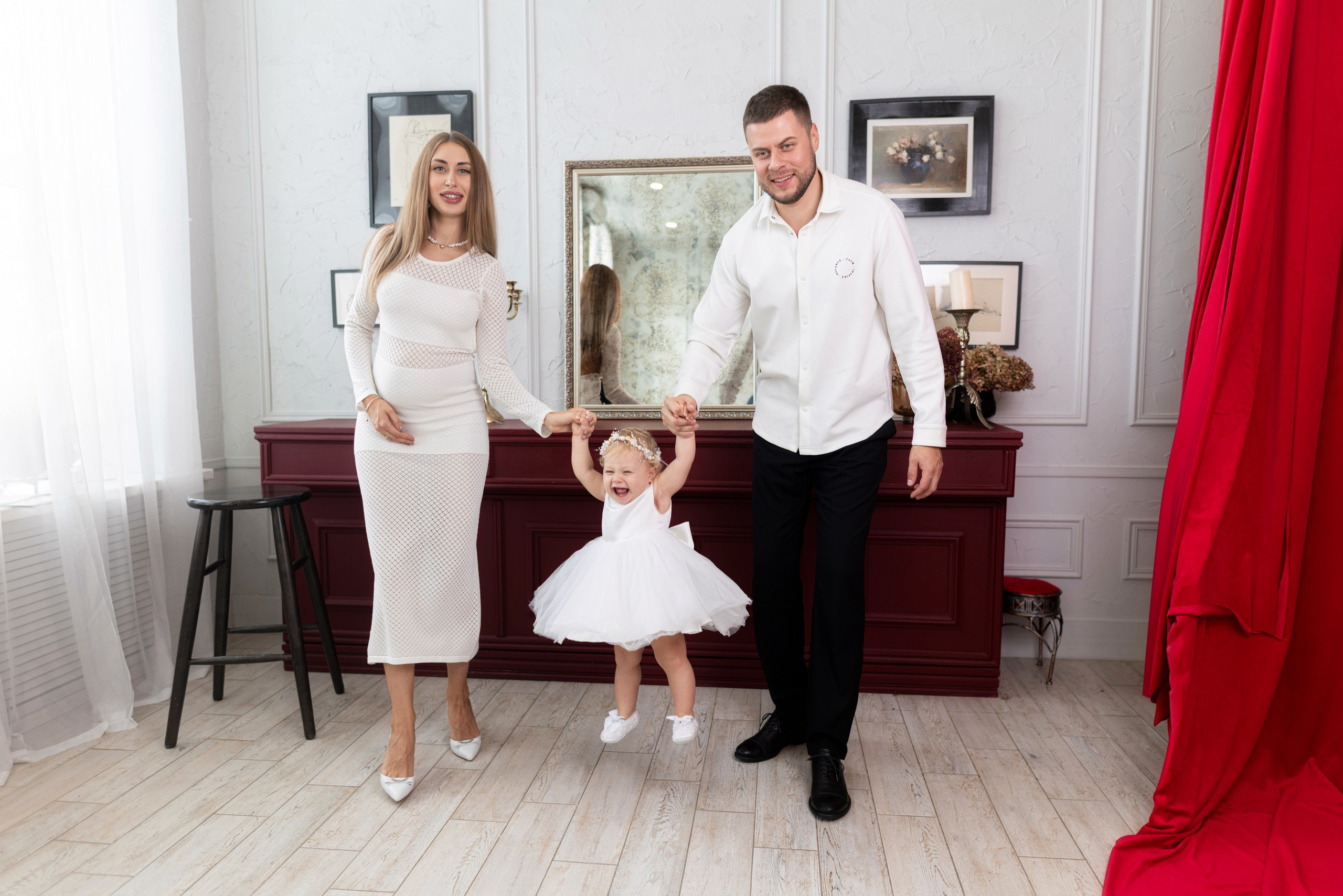 Семейная съемка для Яны и Дани в интерьере. Дмитрий Шульгин, портретный фотограф в Воронеже