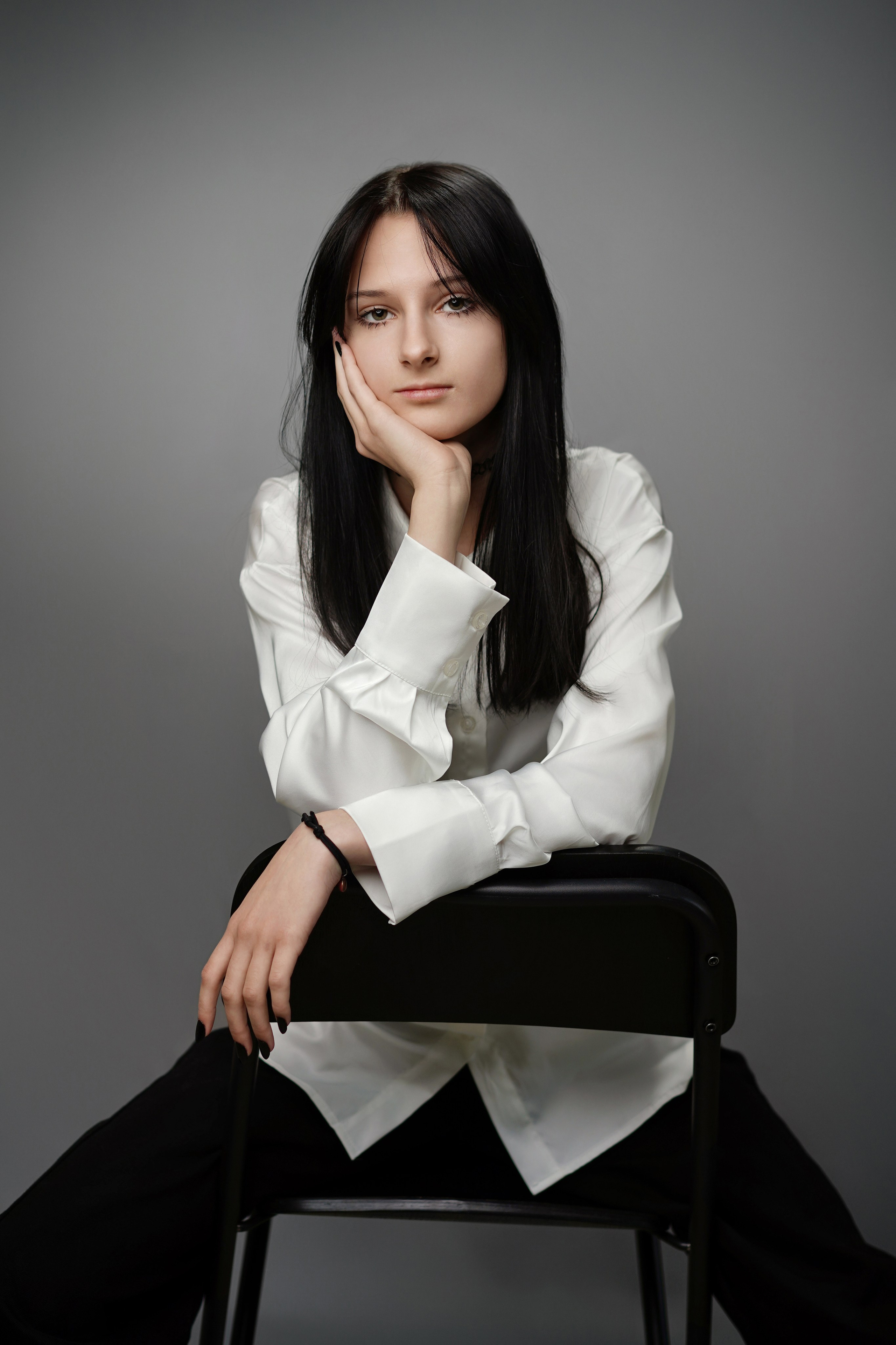 Стиль портрета в студии. GOTRA — выпускные альбомы в Тюмени