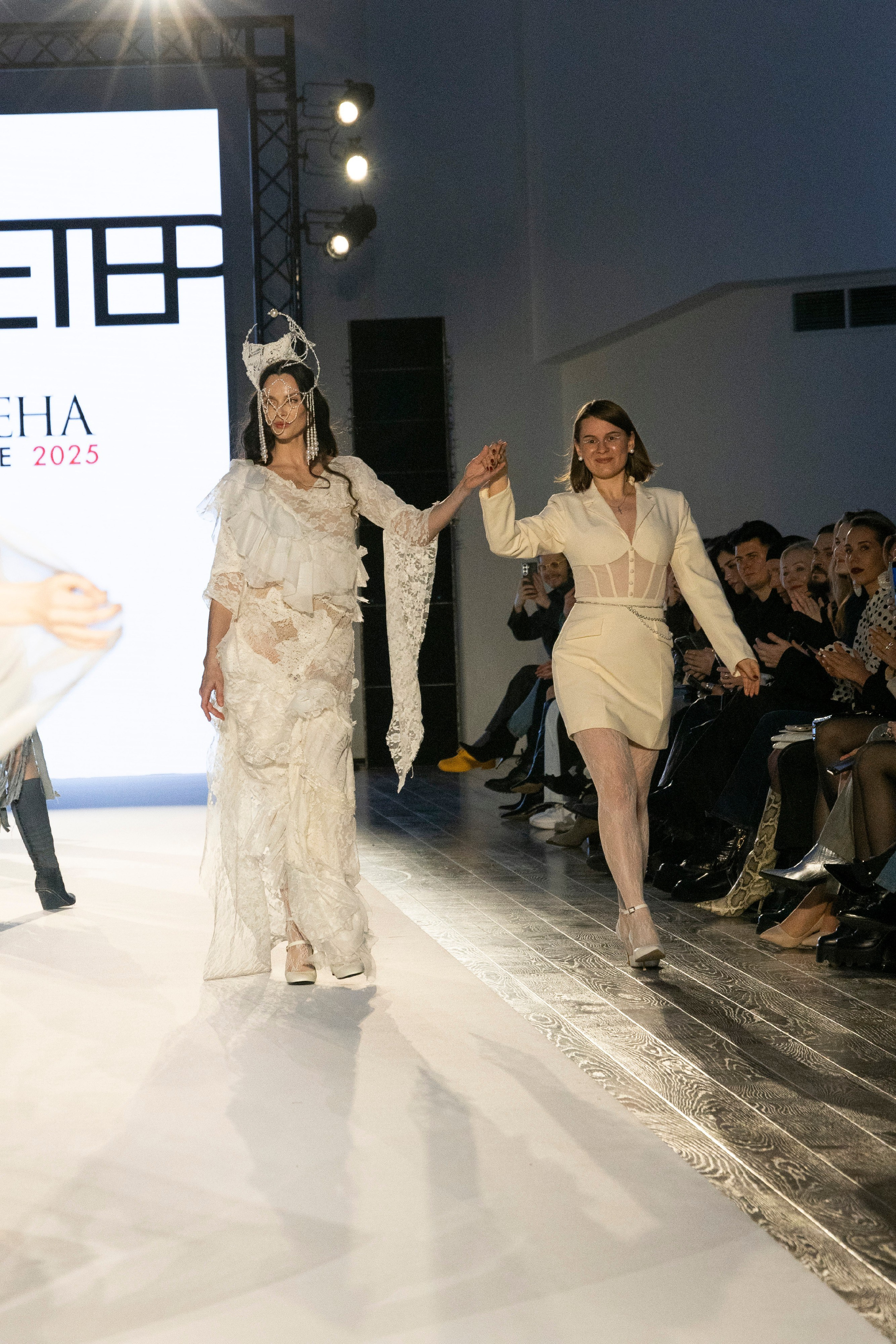 ДЛТ Собака.ru показ победителей конкурса «Новые имена в моде 2025». FOTOFAQ SKOOL г. Санкт-Петербург: очные, дистанционные и онлайн курсы фотографии