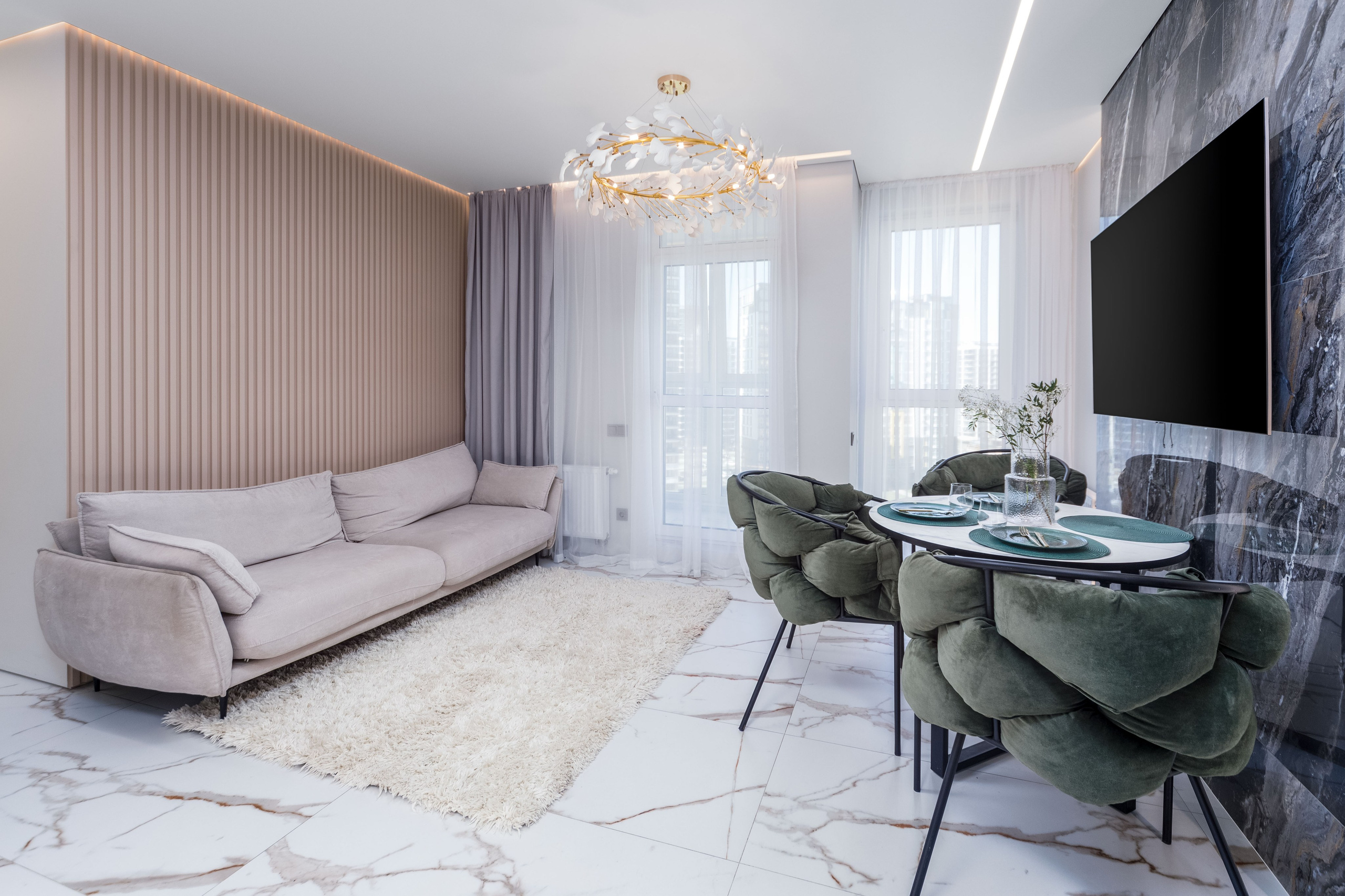 Интерьер кухни-гостиной в евро-3 квартире в ЖК Минск Мир