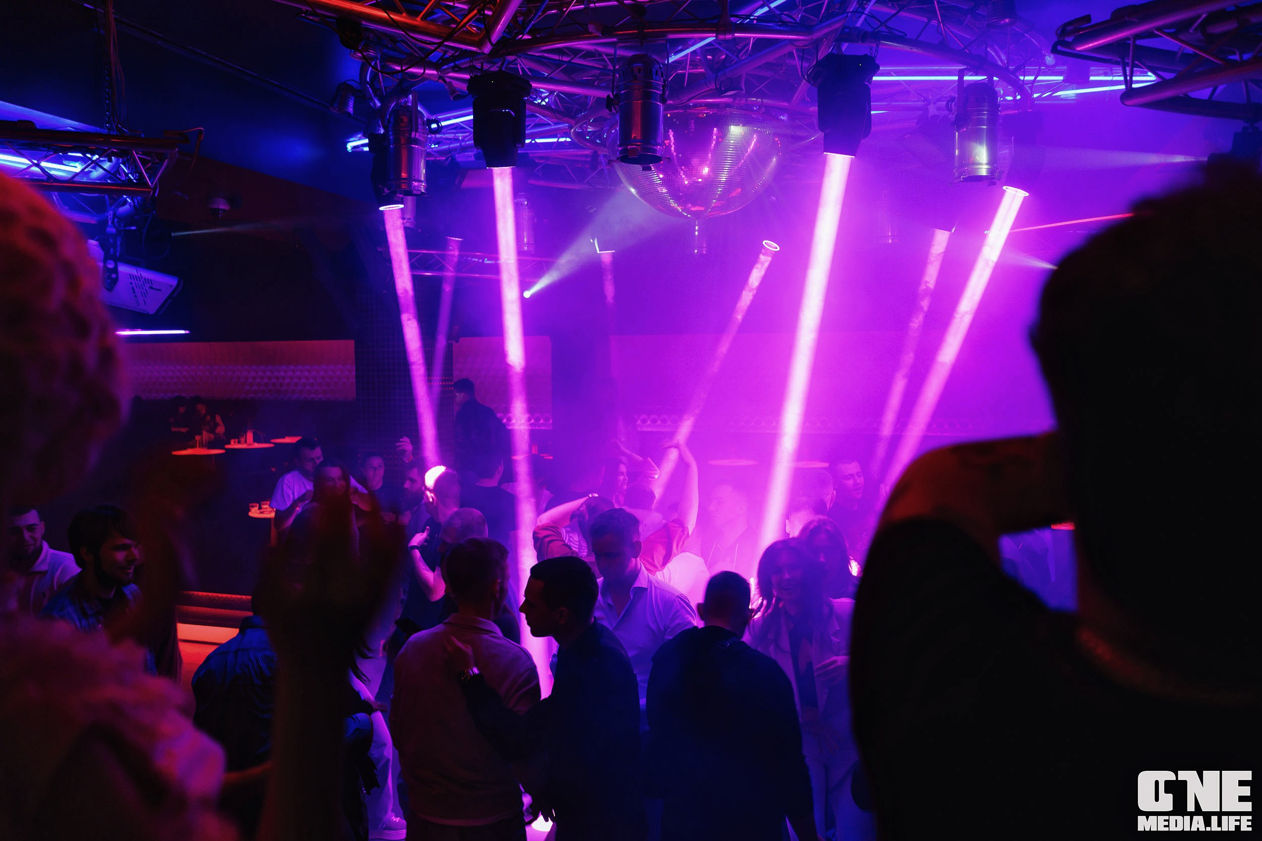 Фоторепортаж из Планеты. One Media Life: фоторепортажи, фотоотчеты с мероприятий и заведений