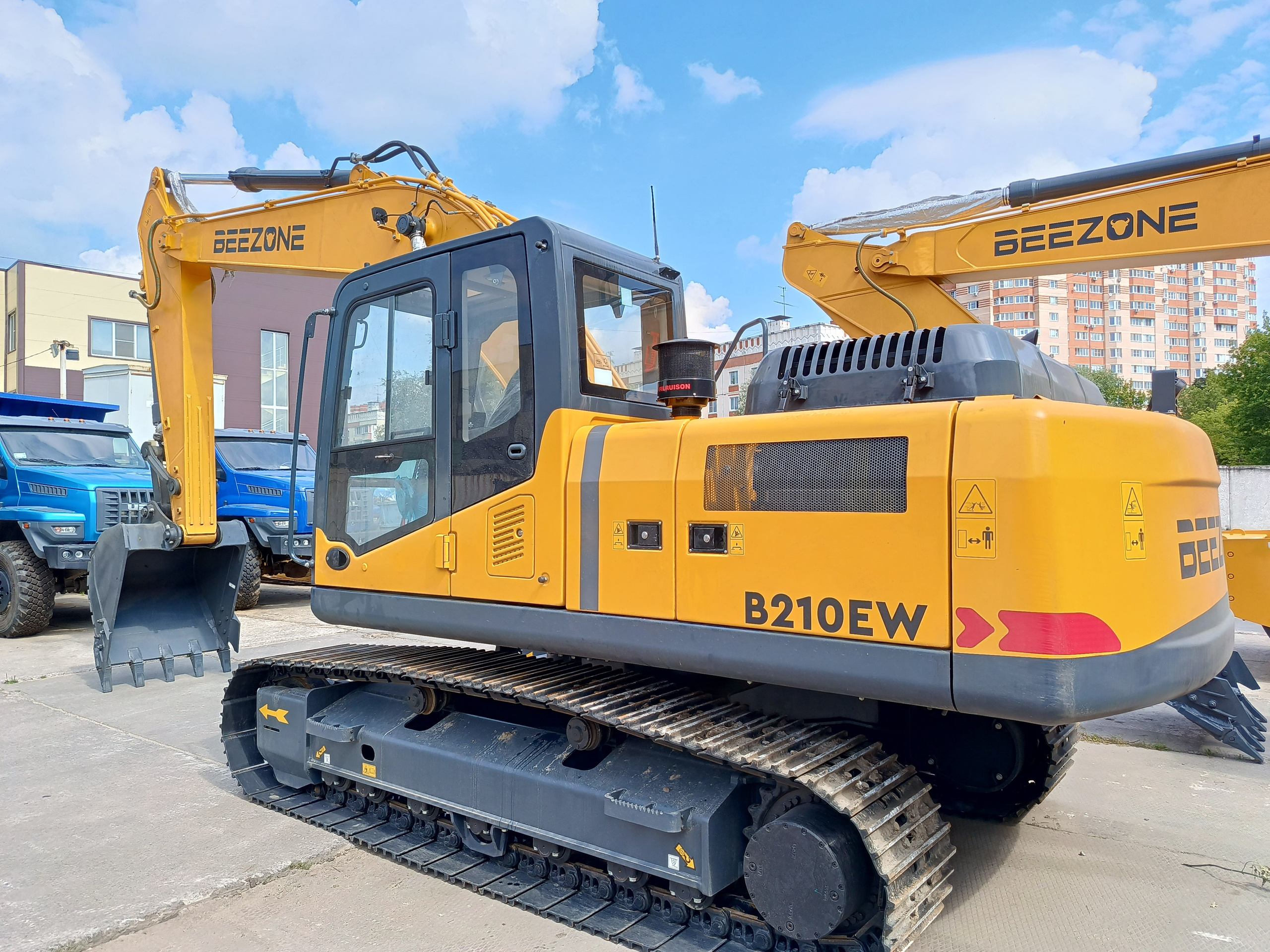 Фото гус. экс. Beezone В210EW. Продажа и обслуживание грузовой техники и спецтехники в г. Новосибирск компания СТИ